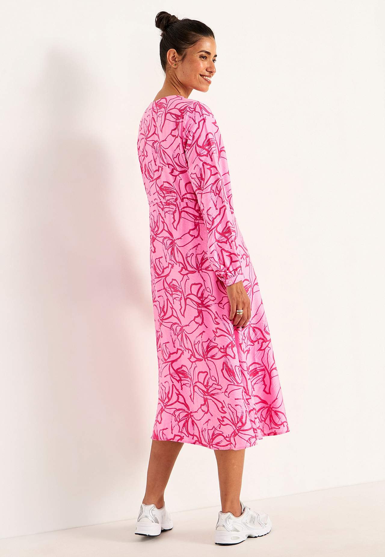 Woven dress with buttons