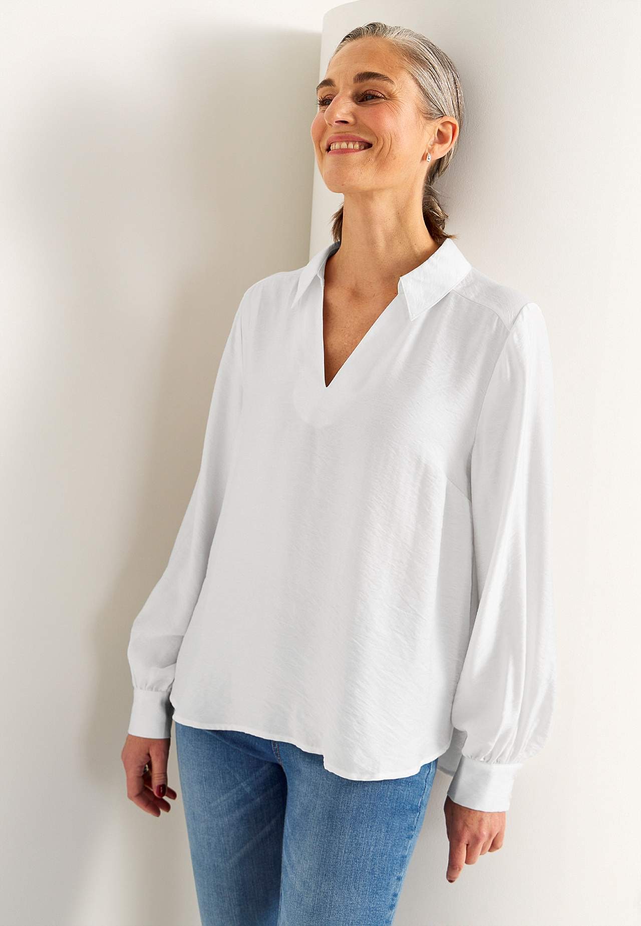 Woven blouse with wide sleeves