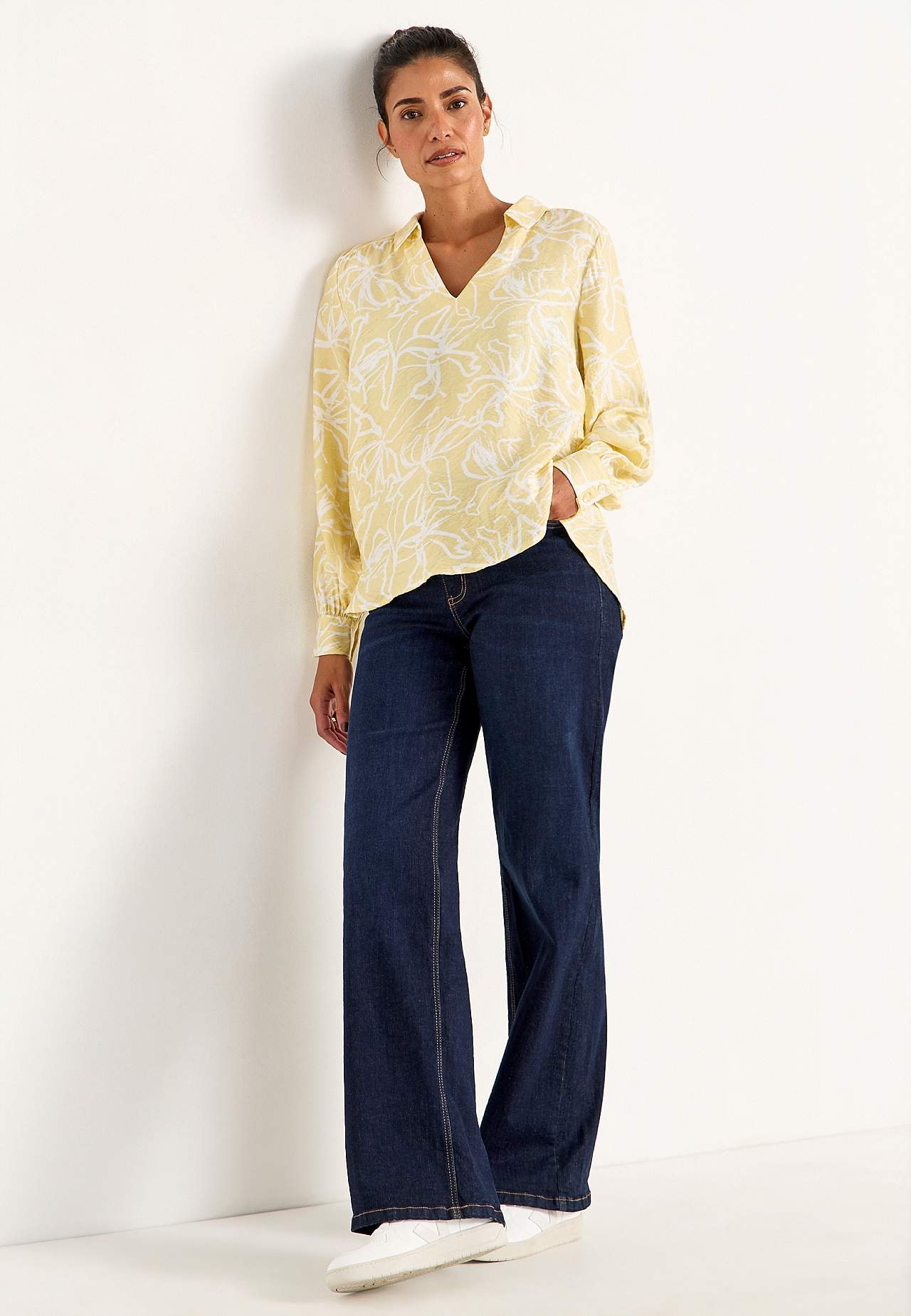 Woven blouse with wide sleeves