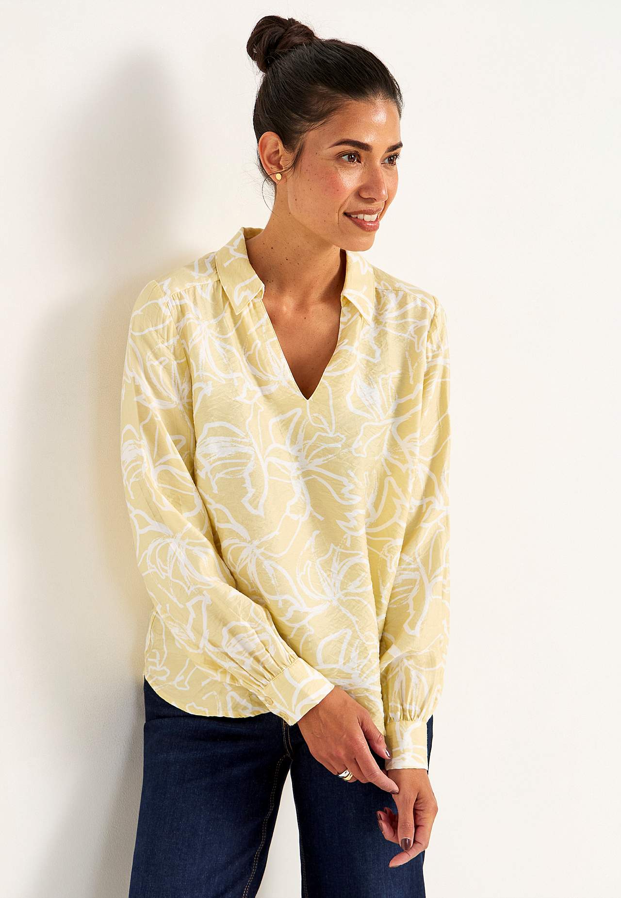 Woven blouse with wide sleeves