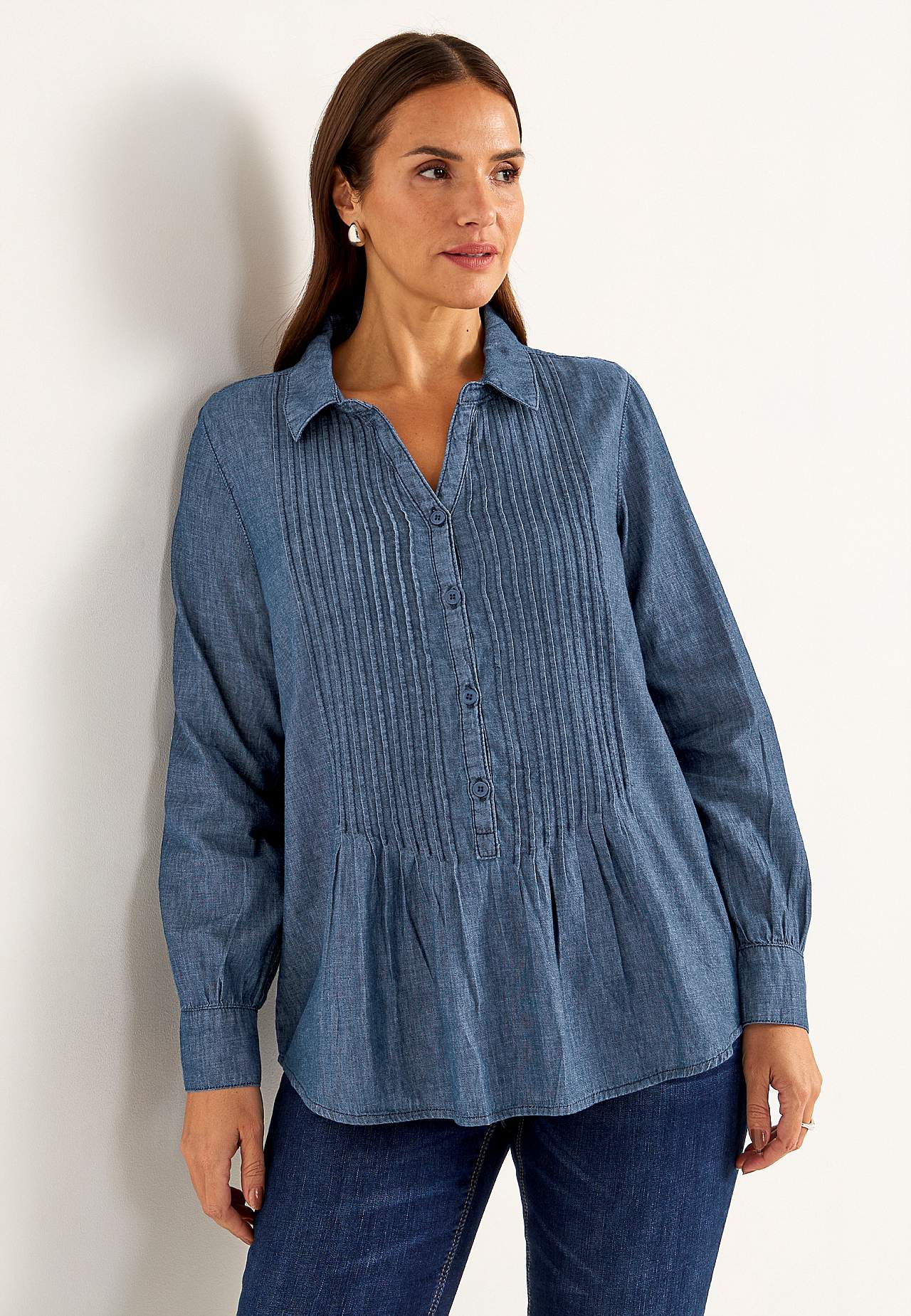 Denim blouse with sewn pleats