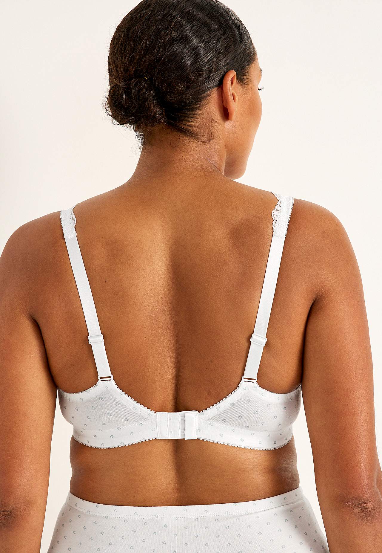 Bra without wire