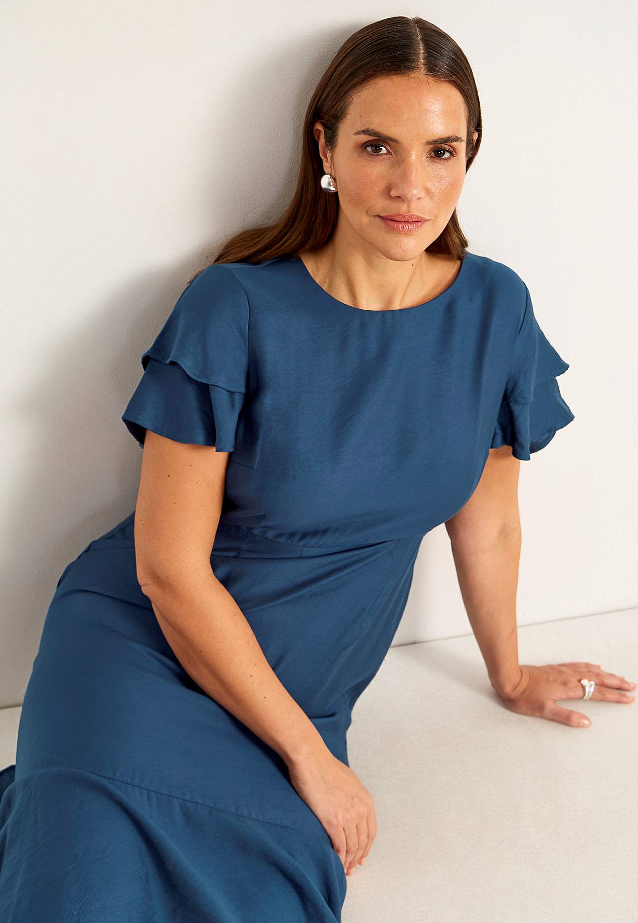 Flounce dress with butterfly sleeves