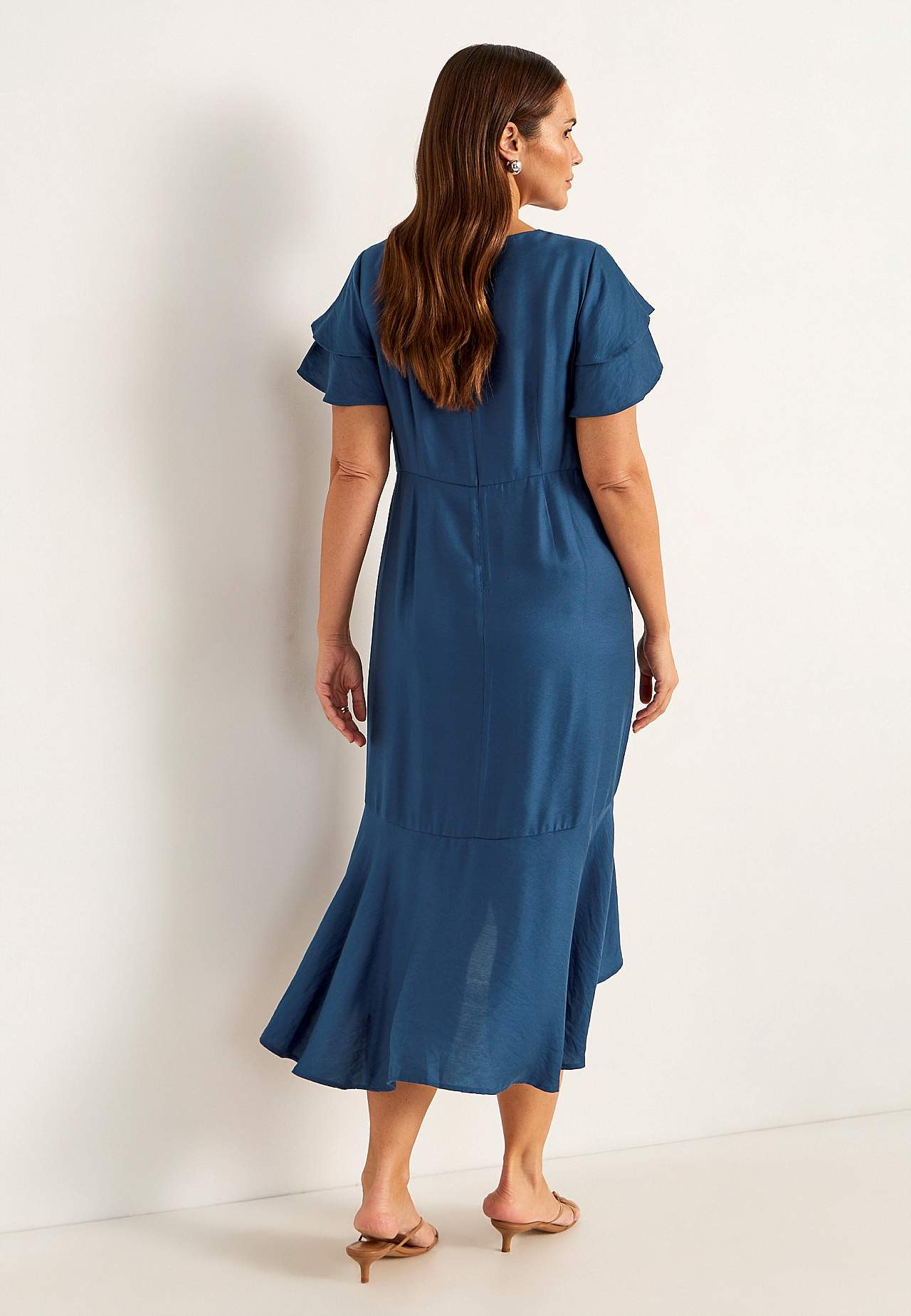 Flounce dress with butterfly sleeves