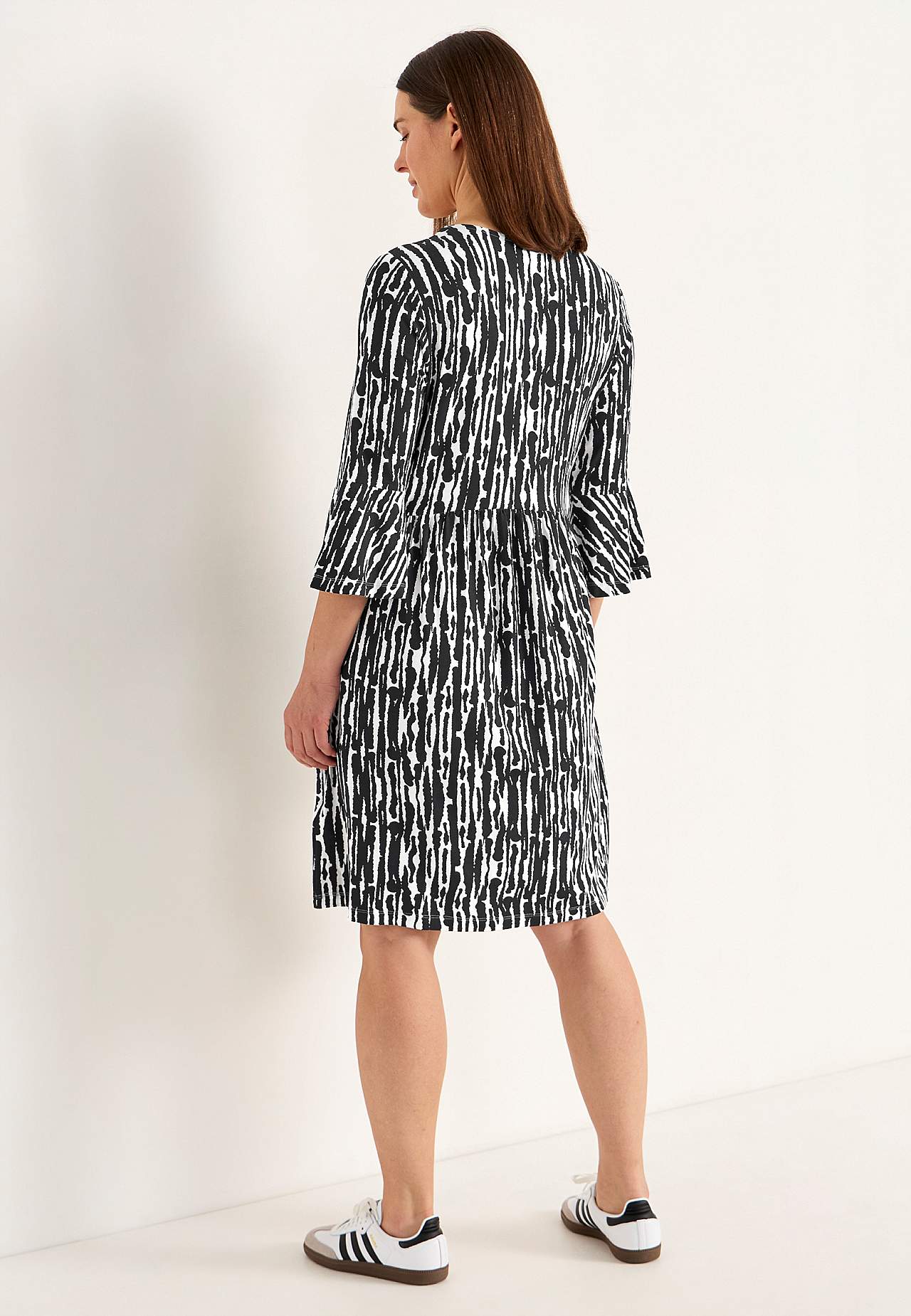 Jersey dress with pockets