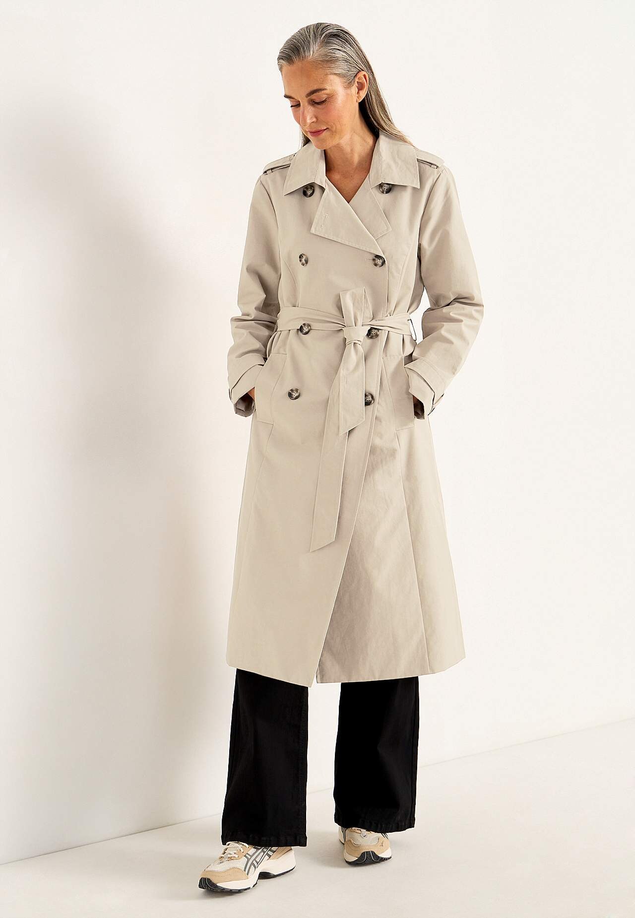 Double-breasted trenchcoat
