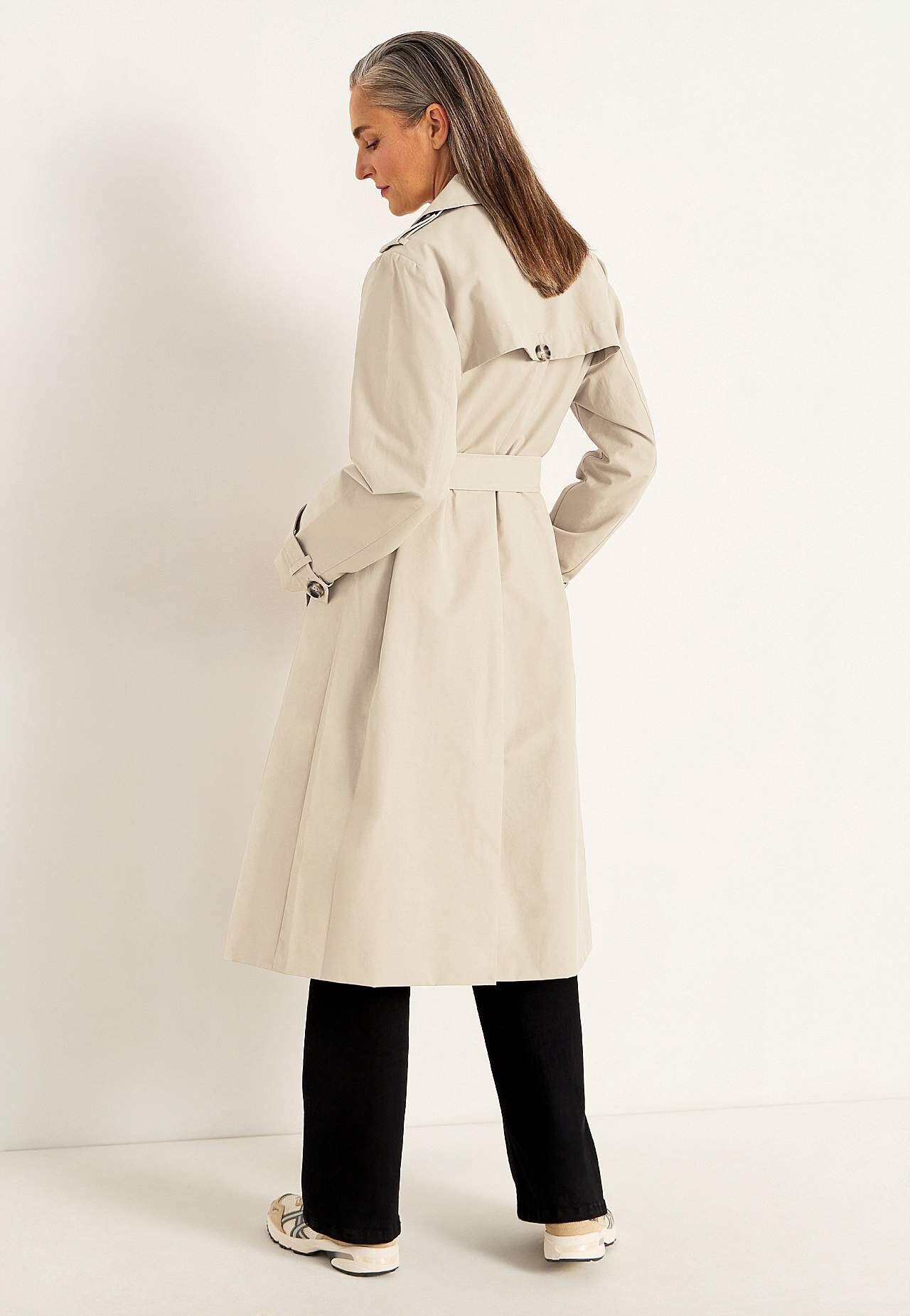 Double-breasted trenchcoat