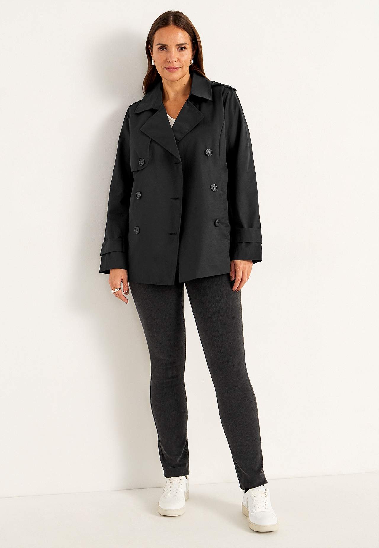 Double-breasted, short trenchcoat