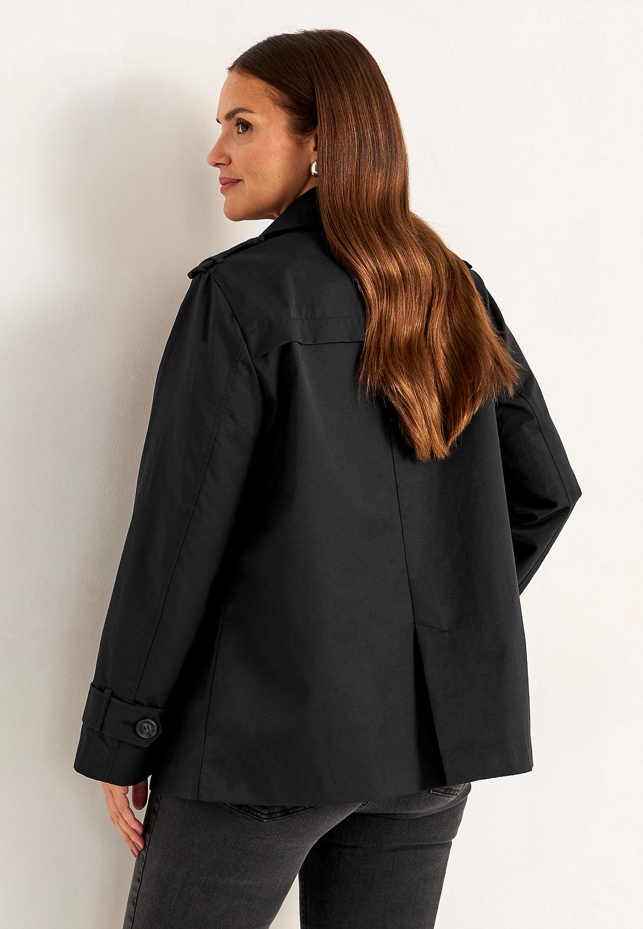 Double-breasted, short trenchcoat