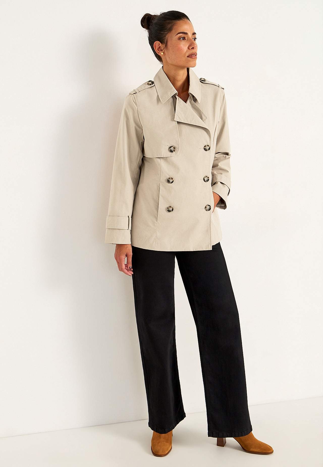 Double-breasted, short trenchcoat