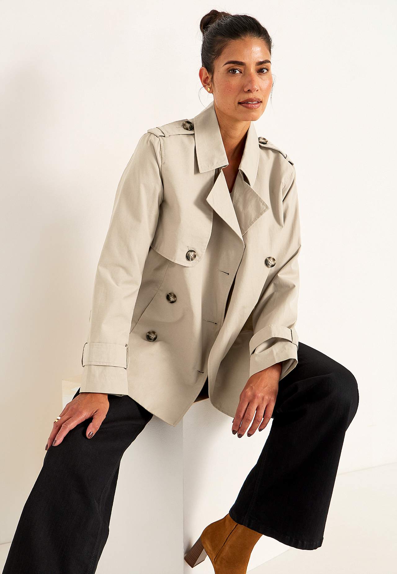 Double-breasted, short trenchcoat