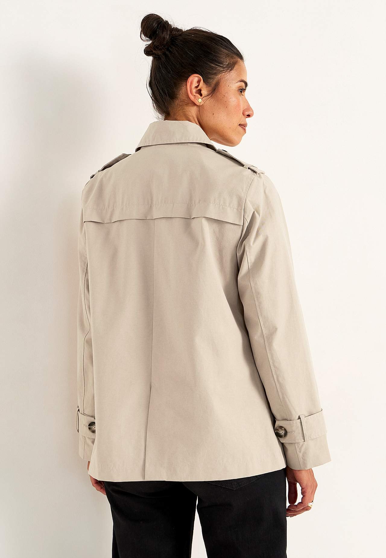 Double-breasted, short trenchcoat
