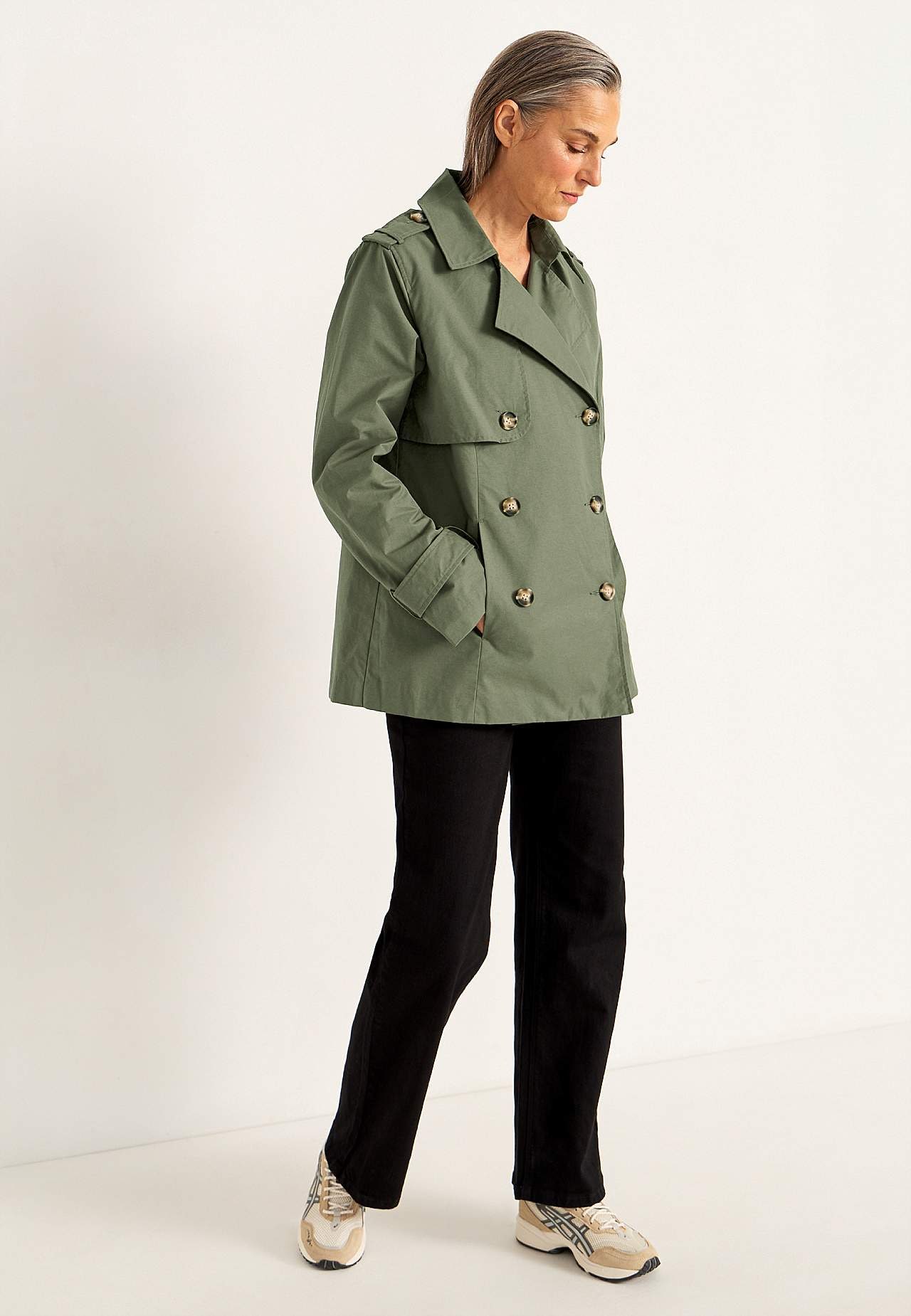 Double-breasted, short trenchcoat