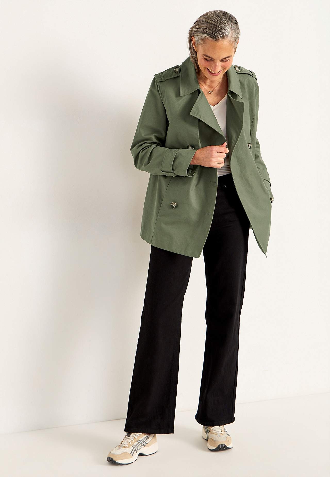 Double-breasted, short trenchcoat