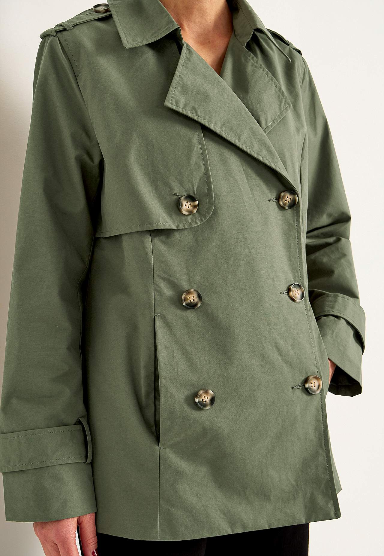 Double-breasted, short trenchcoat