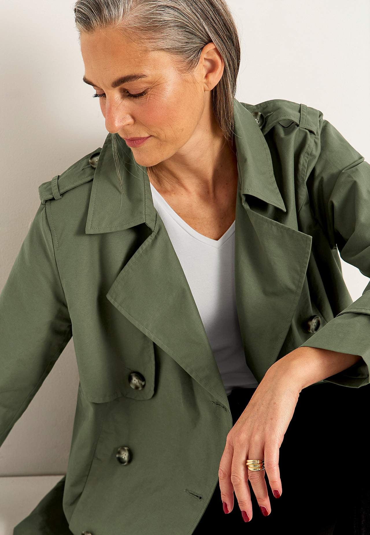 Double-breasted, short trenchcoat