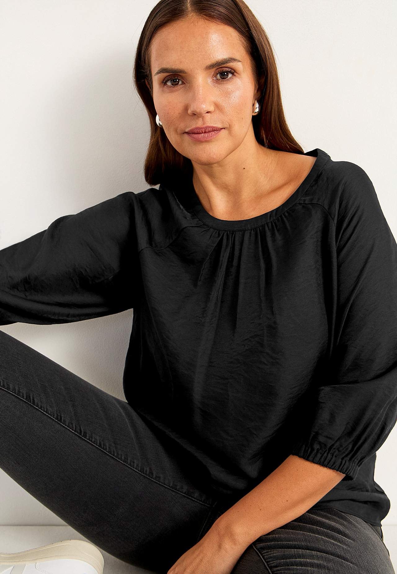 Woven blouse with structure