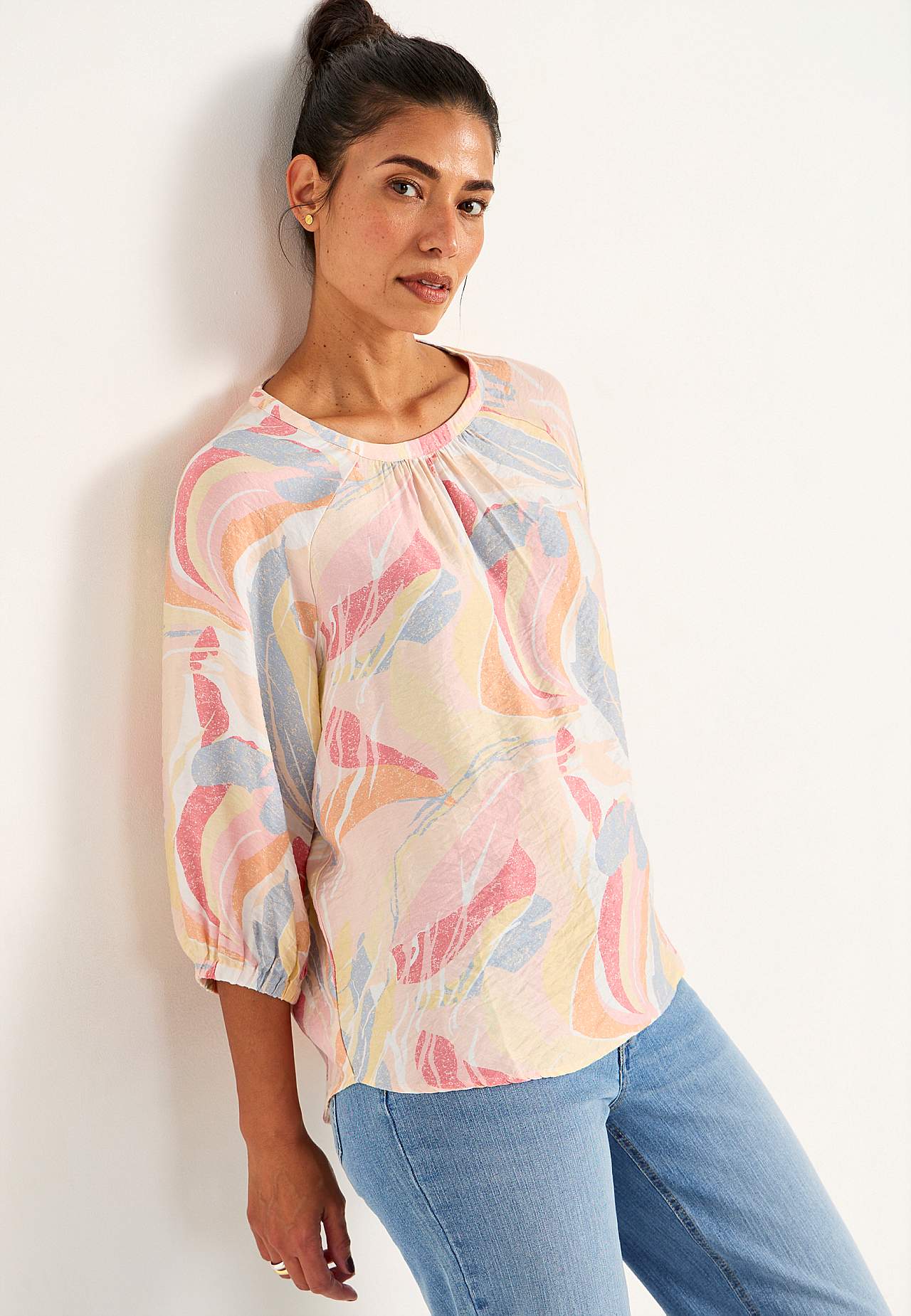 Woven blouse with structure