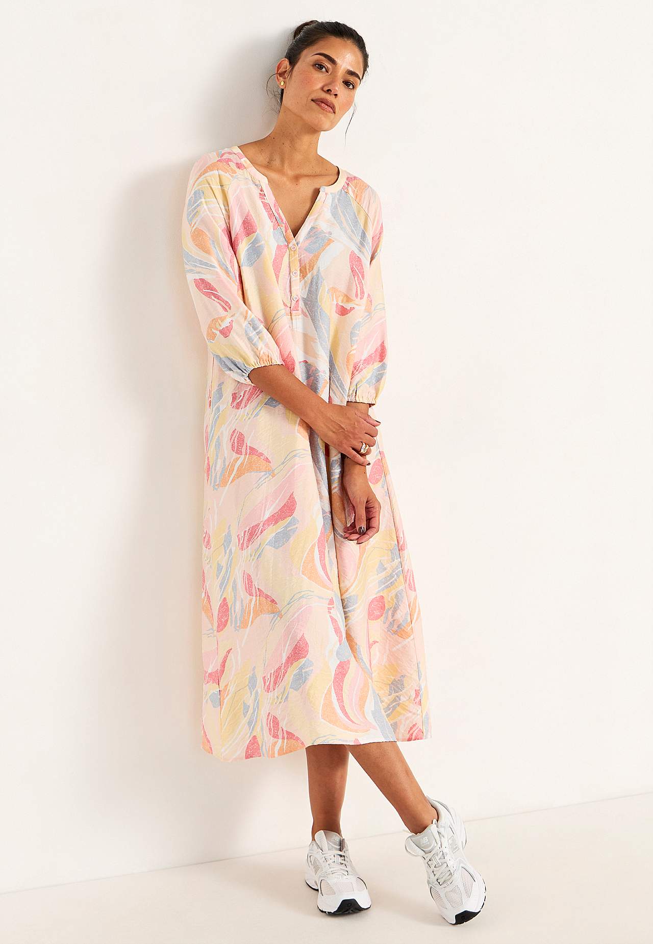 Woven dress with structure
