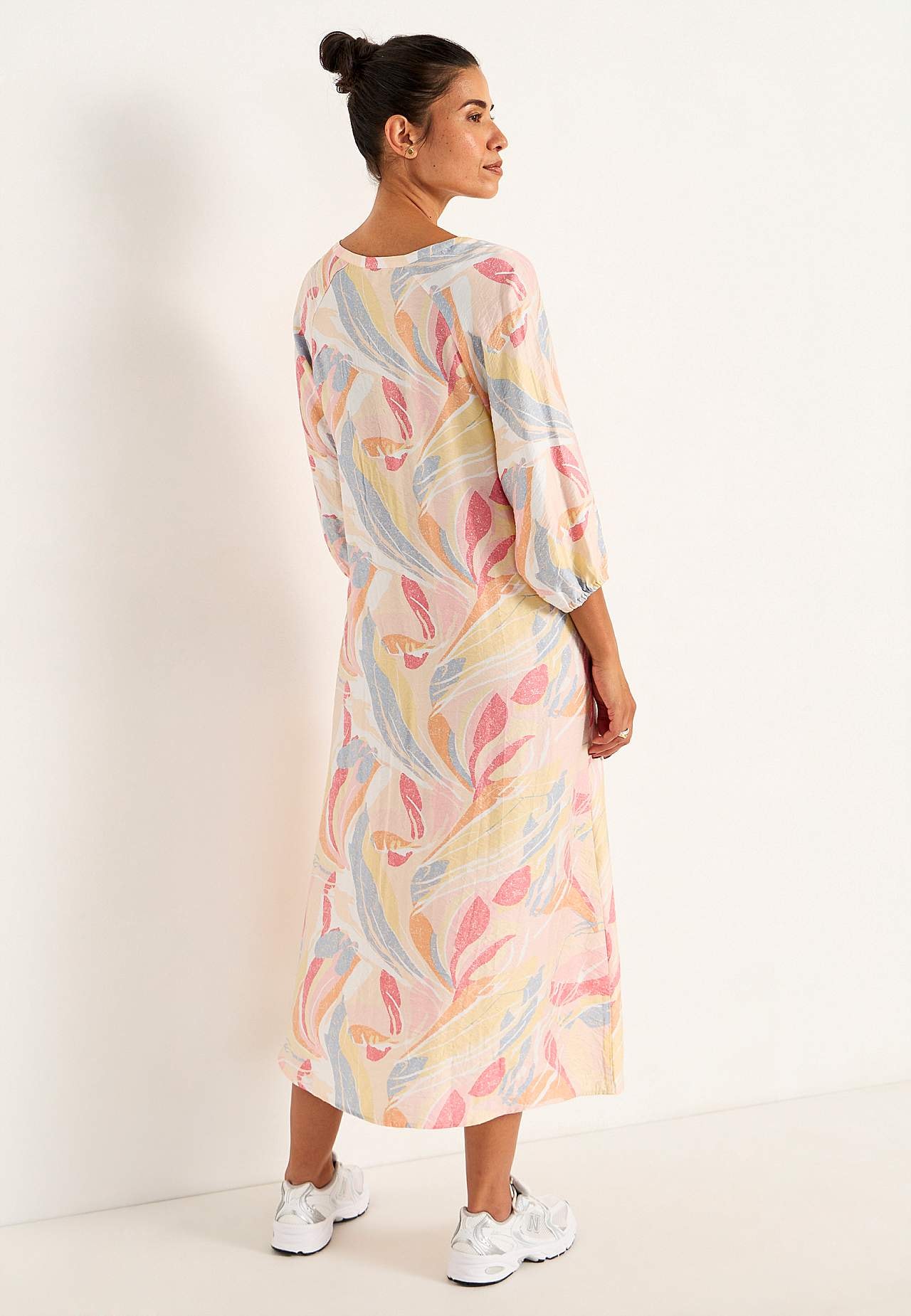 Woven dress with structure
