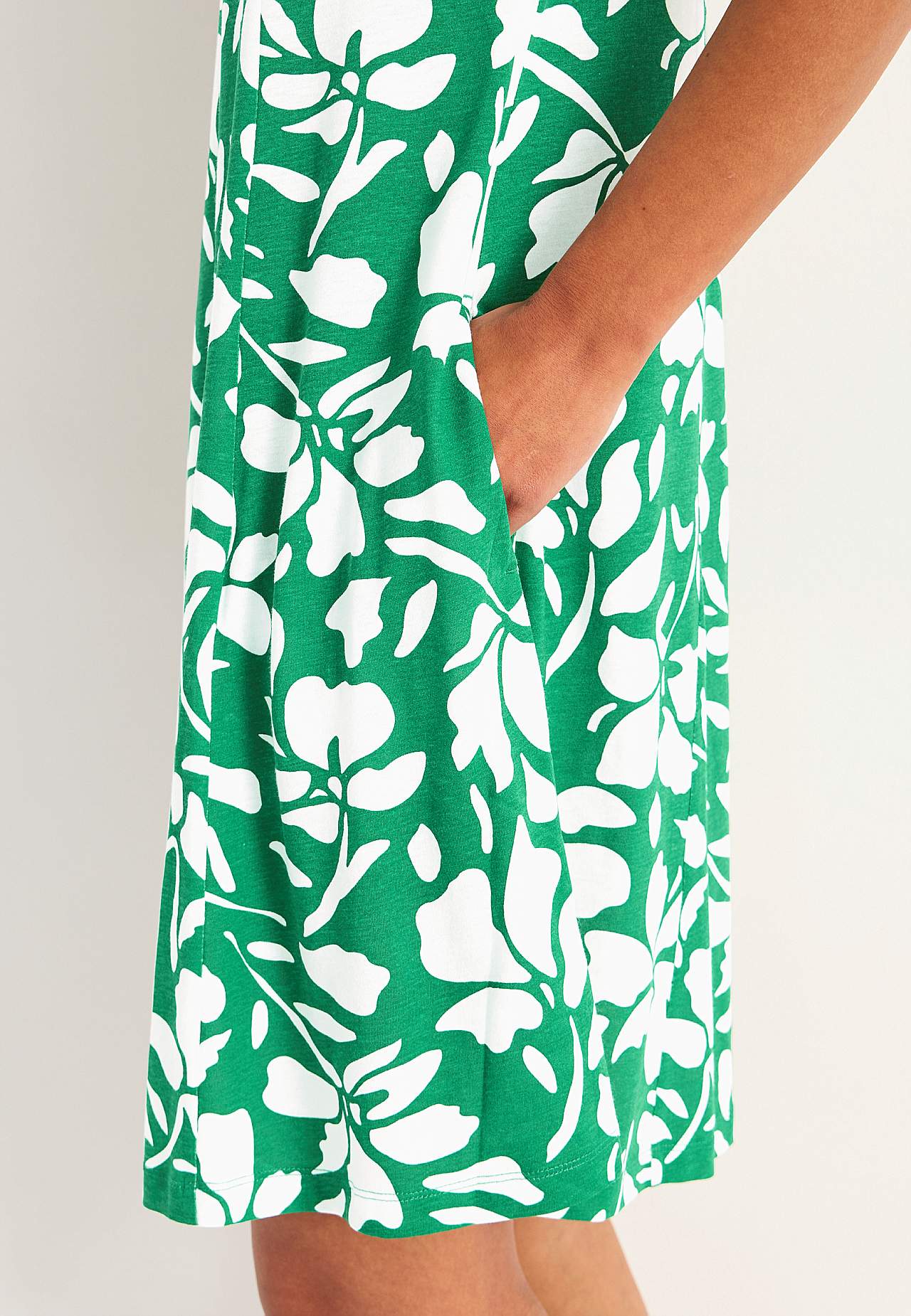 Jersey dress with pockets
