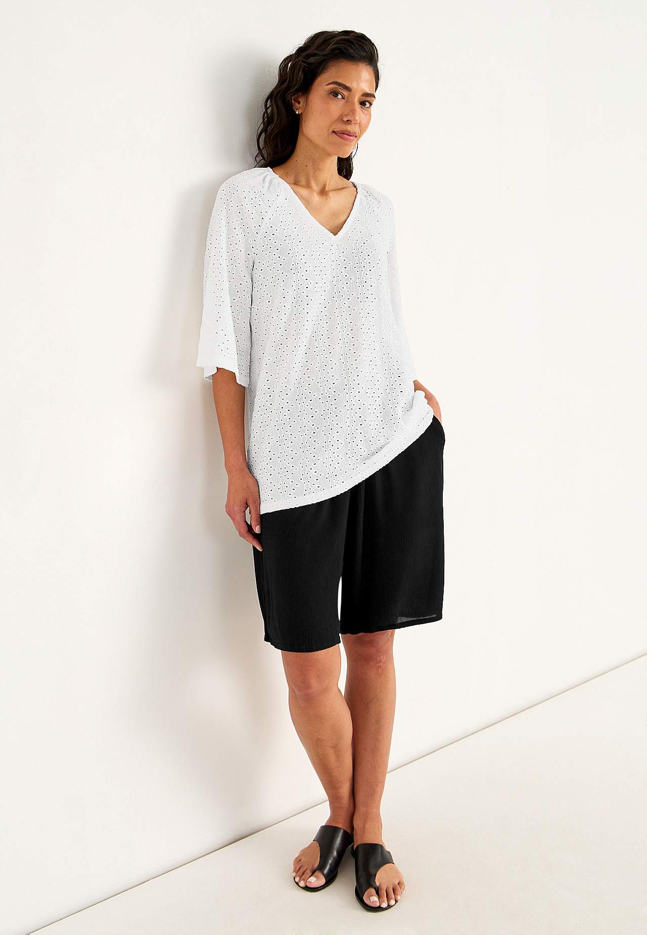Jersey tuniq with hole embroidery