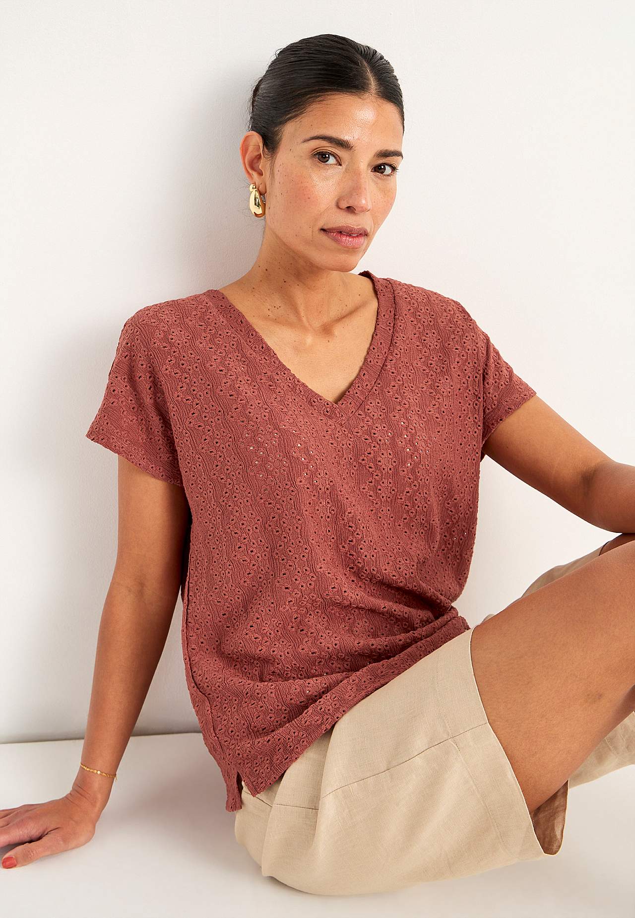 Jersey top with hole embroidery