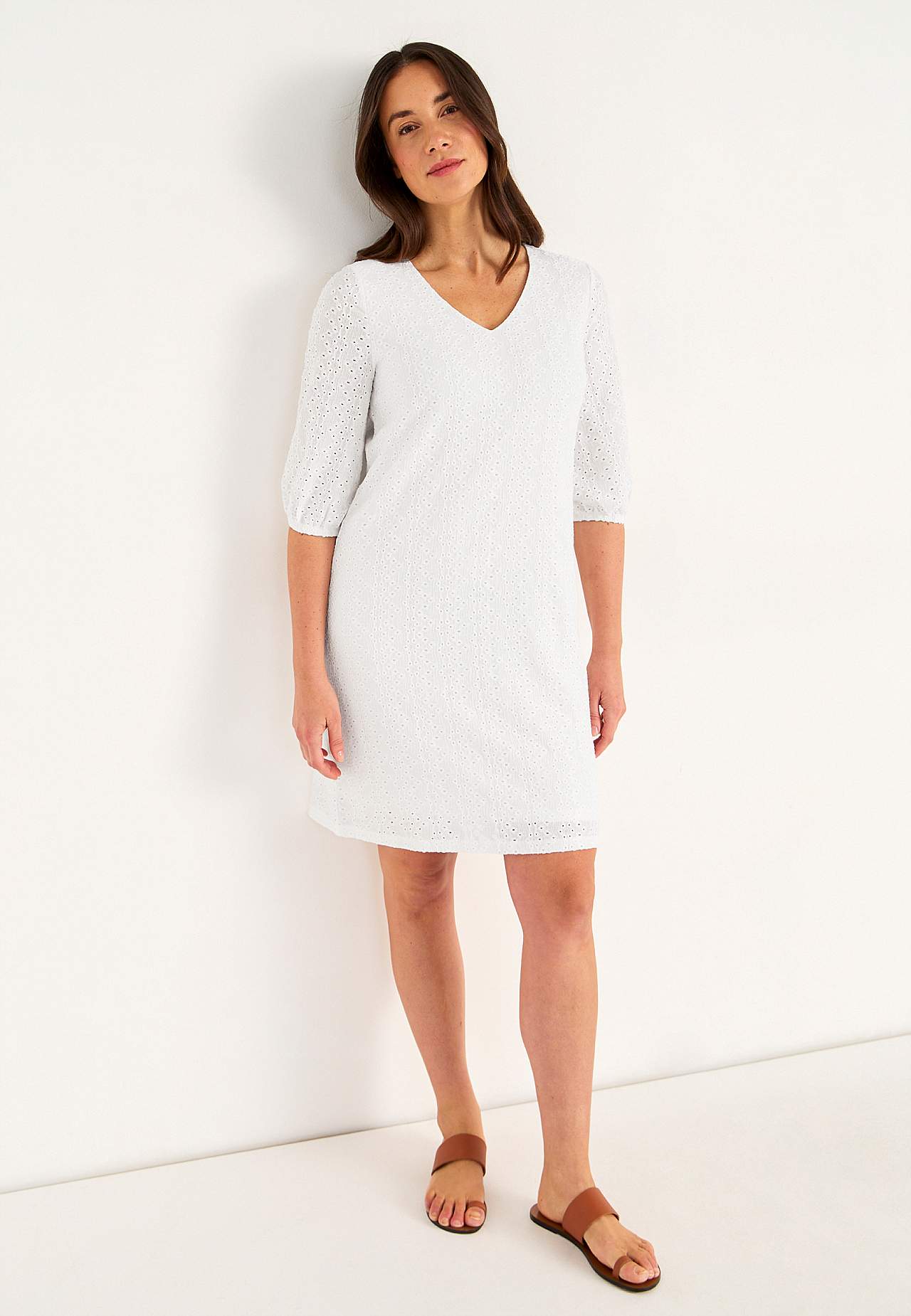 Jersey dress with hole embroidery