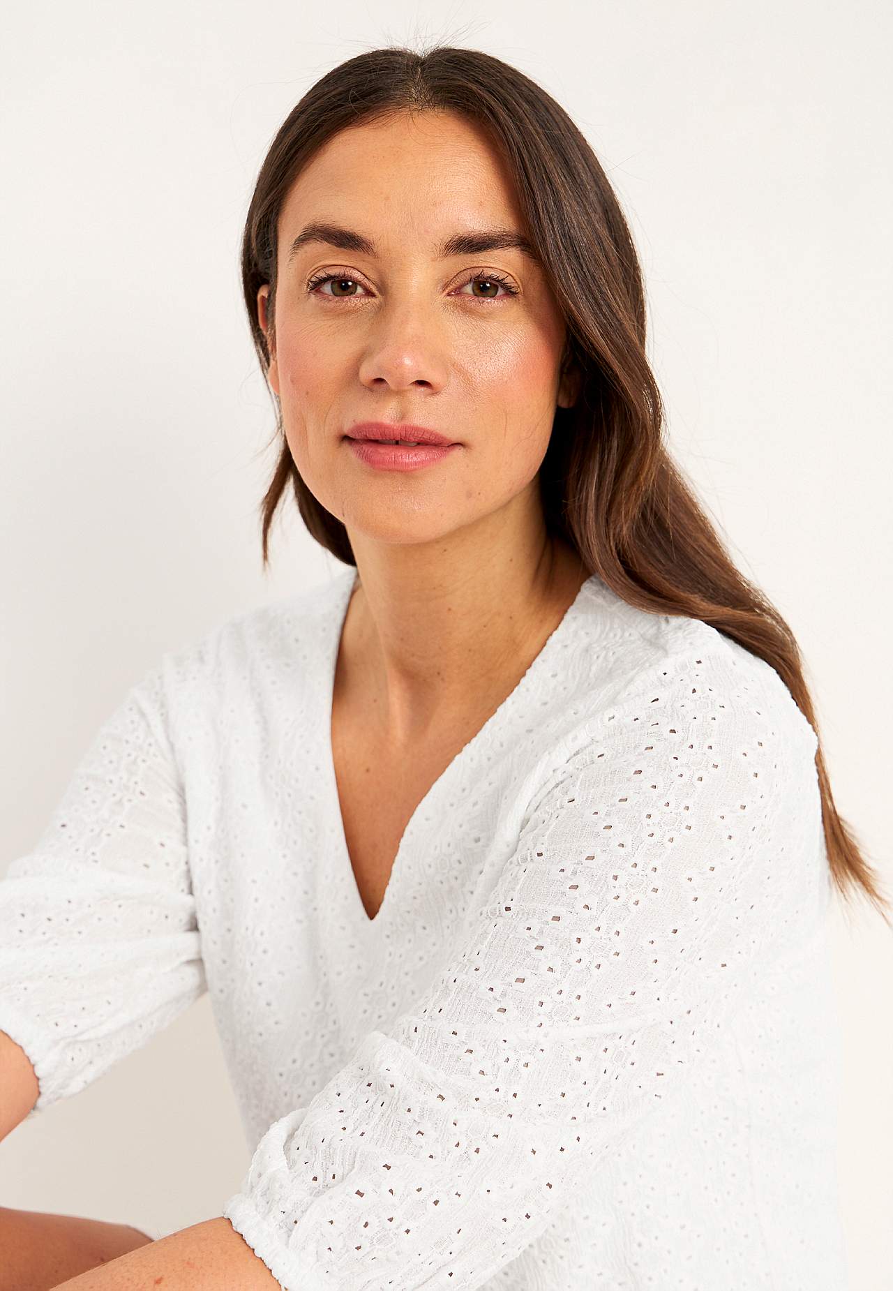 Jersey dress with hole embroidery