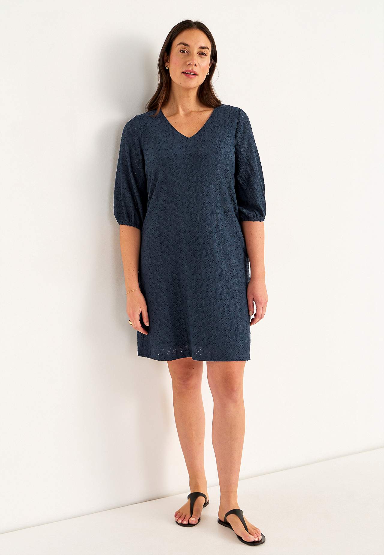 Jersey dress with hole embroidery