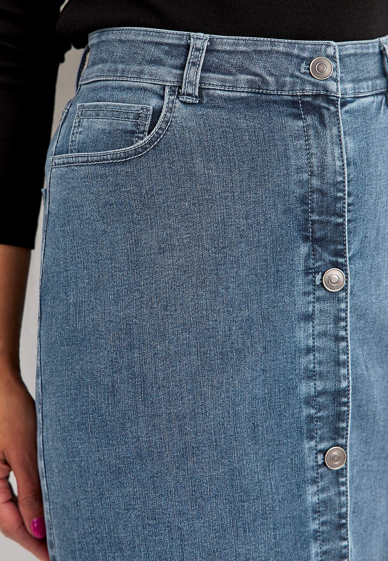 Denim skirt with superstretch