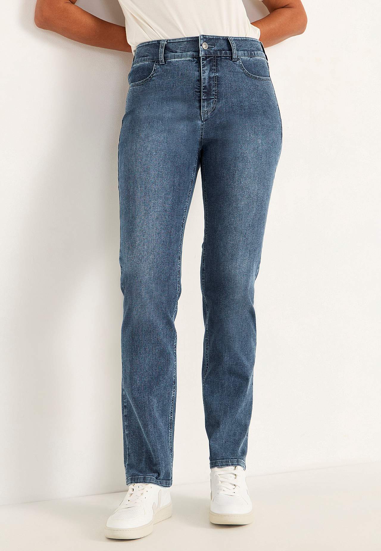 Straight jeans in denim with superstretch Sara