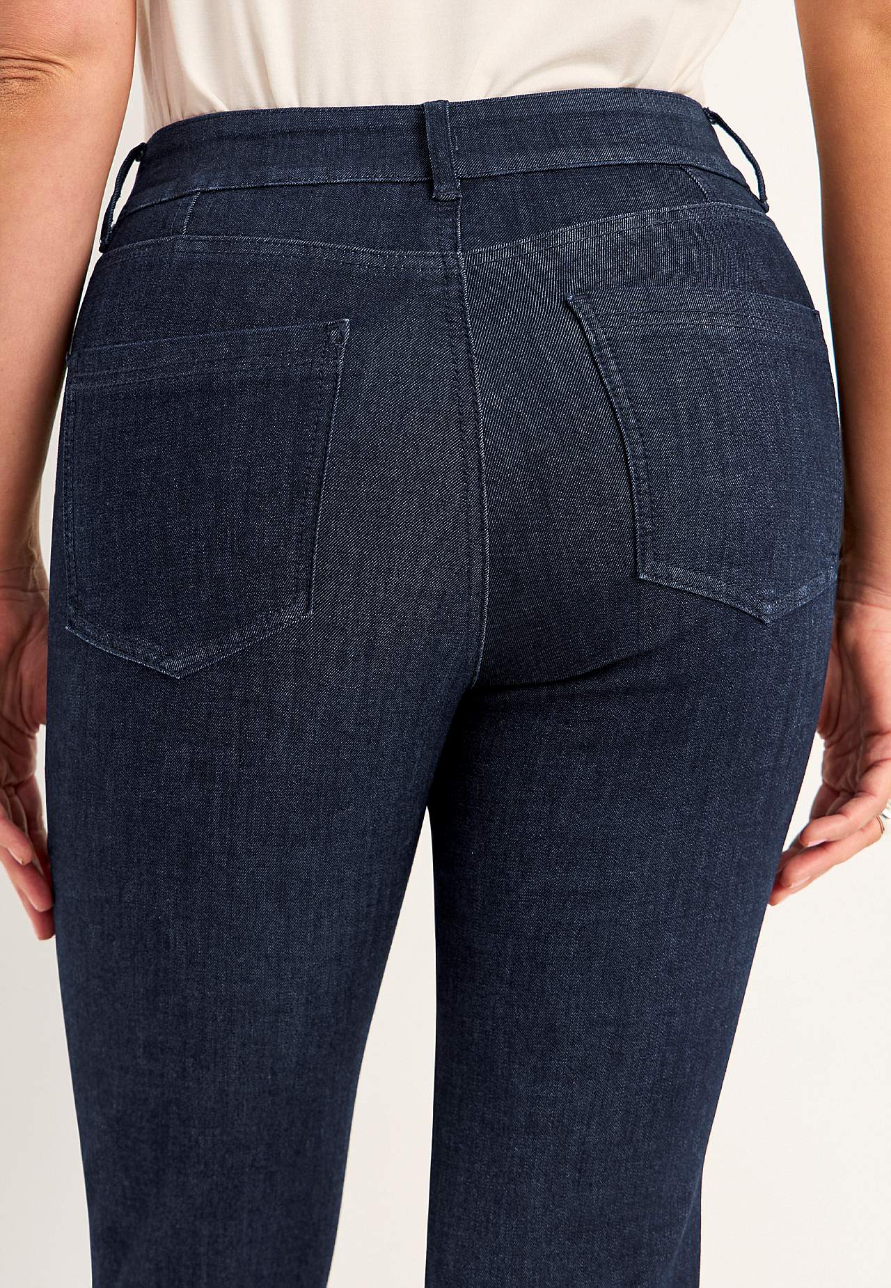 Straight jeans in denim with superstretch Sara