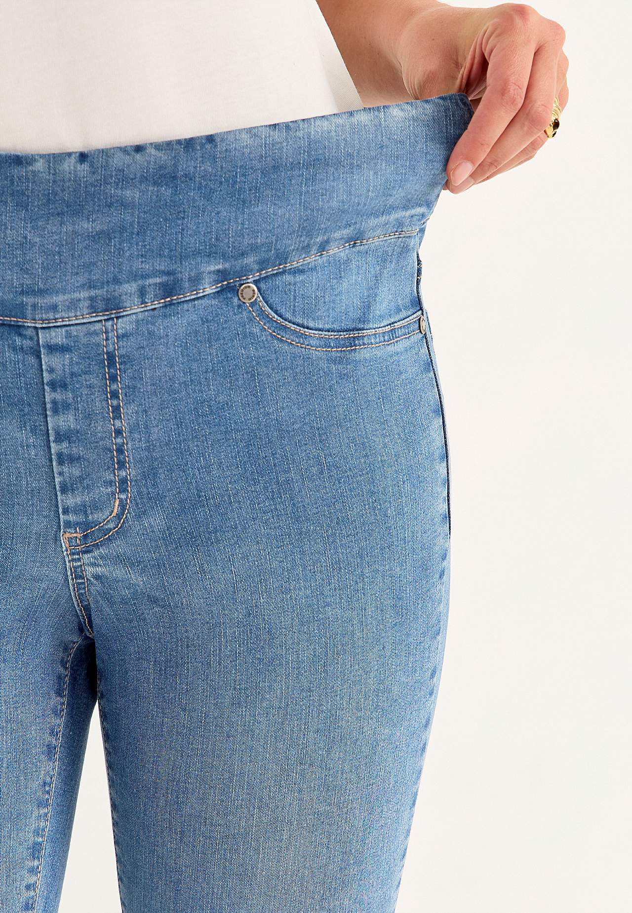 Super comfortable ankle jeans in denim