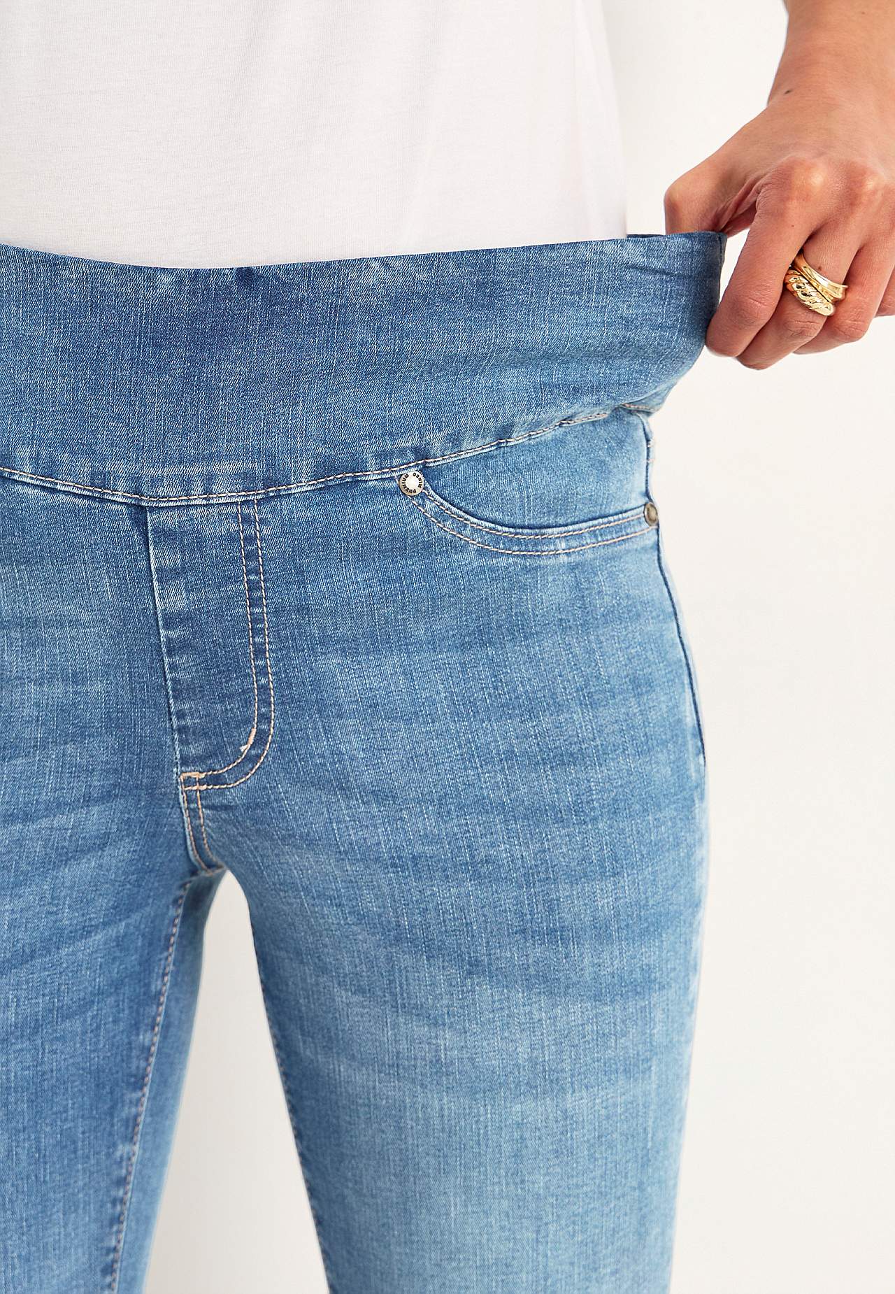 Super comfortable ankle jeans in denim