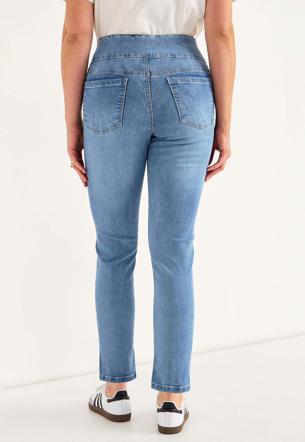 Super comfortable ankle jeans in denim