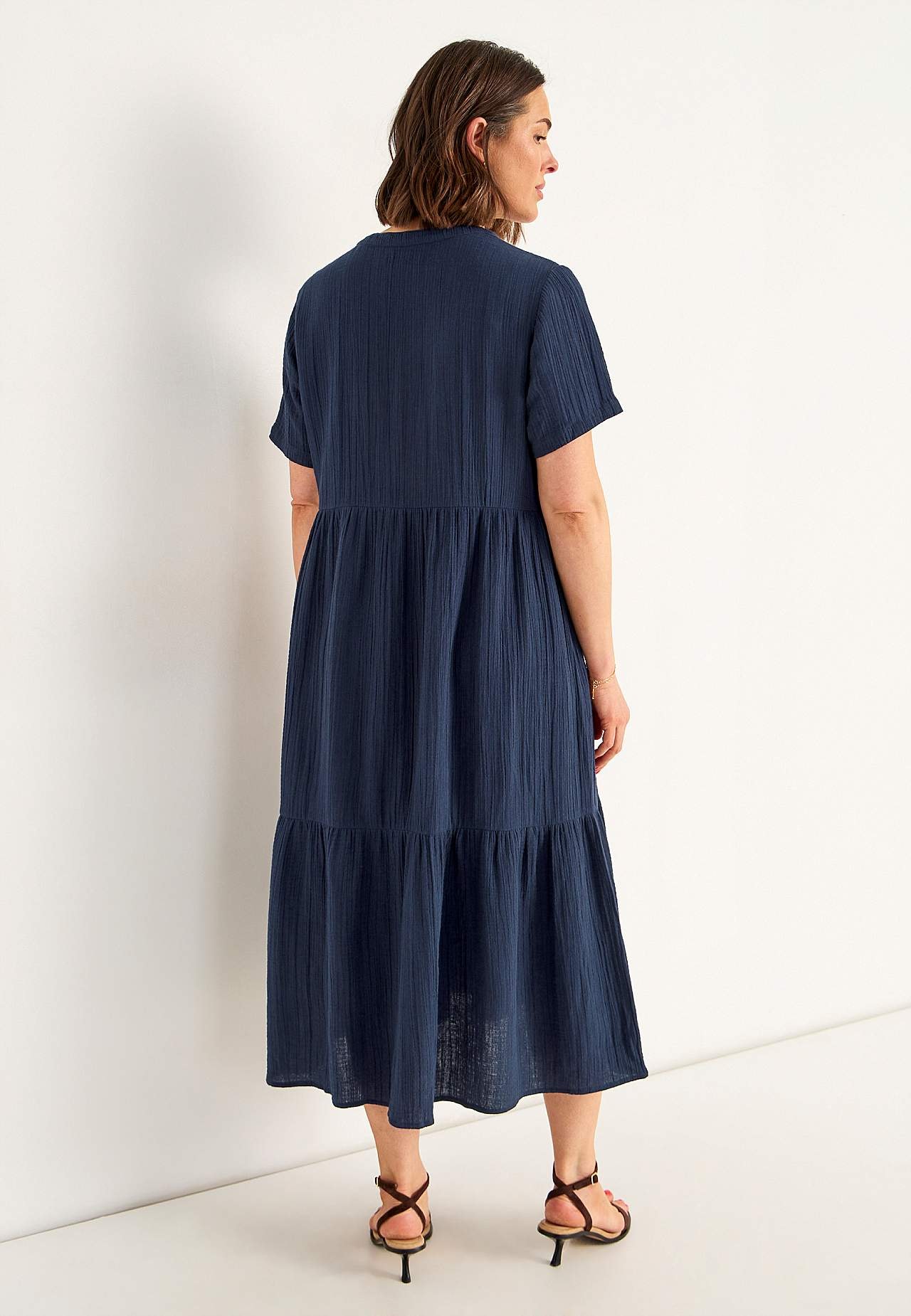 Dress in crinkled cotton