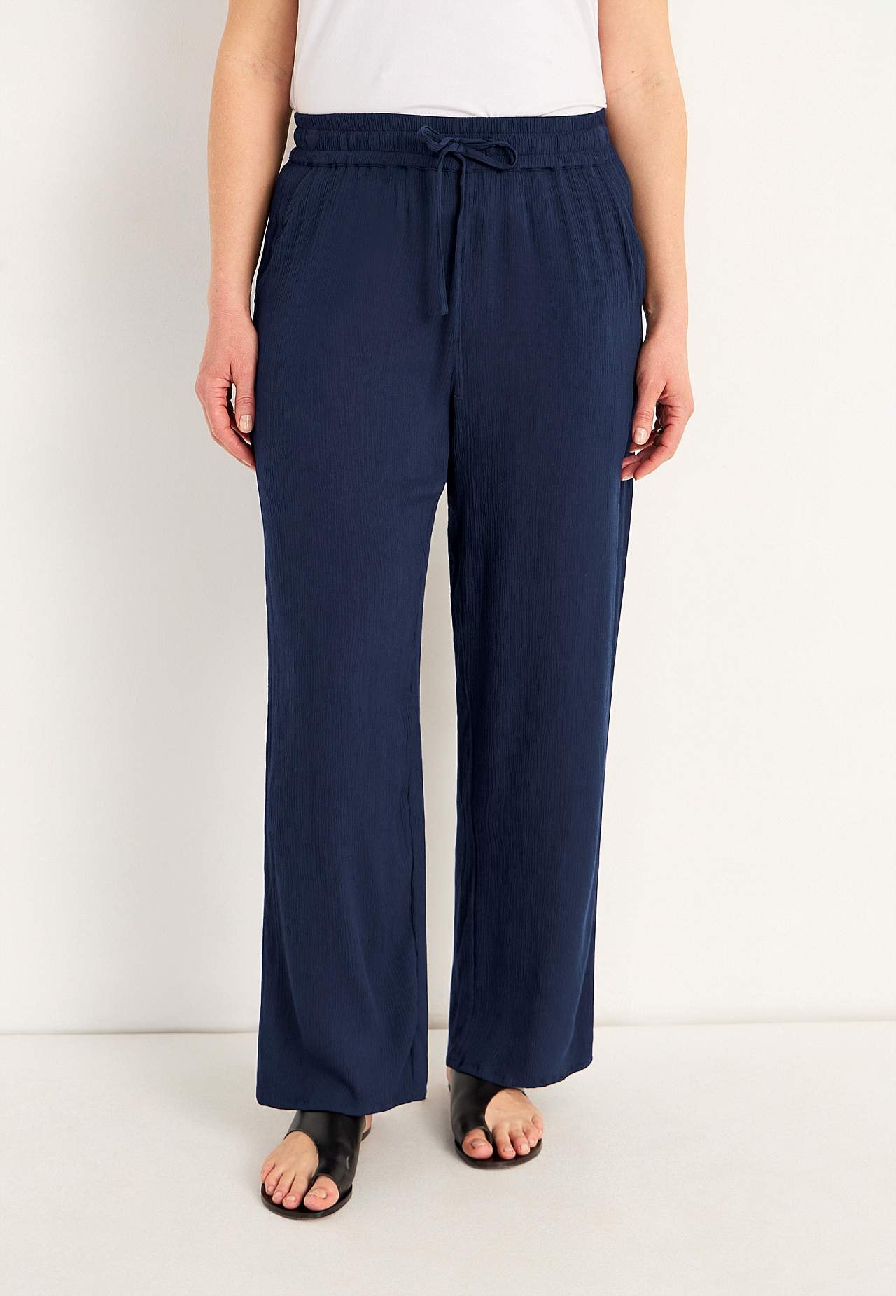 Trousers in viscose crepe