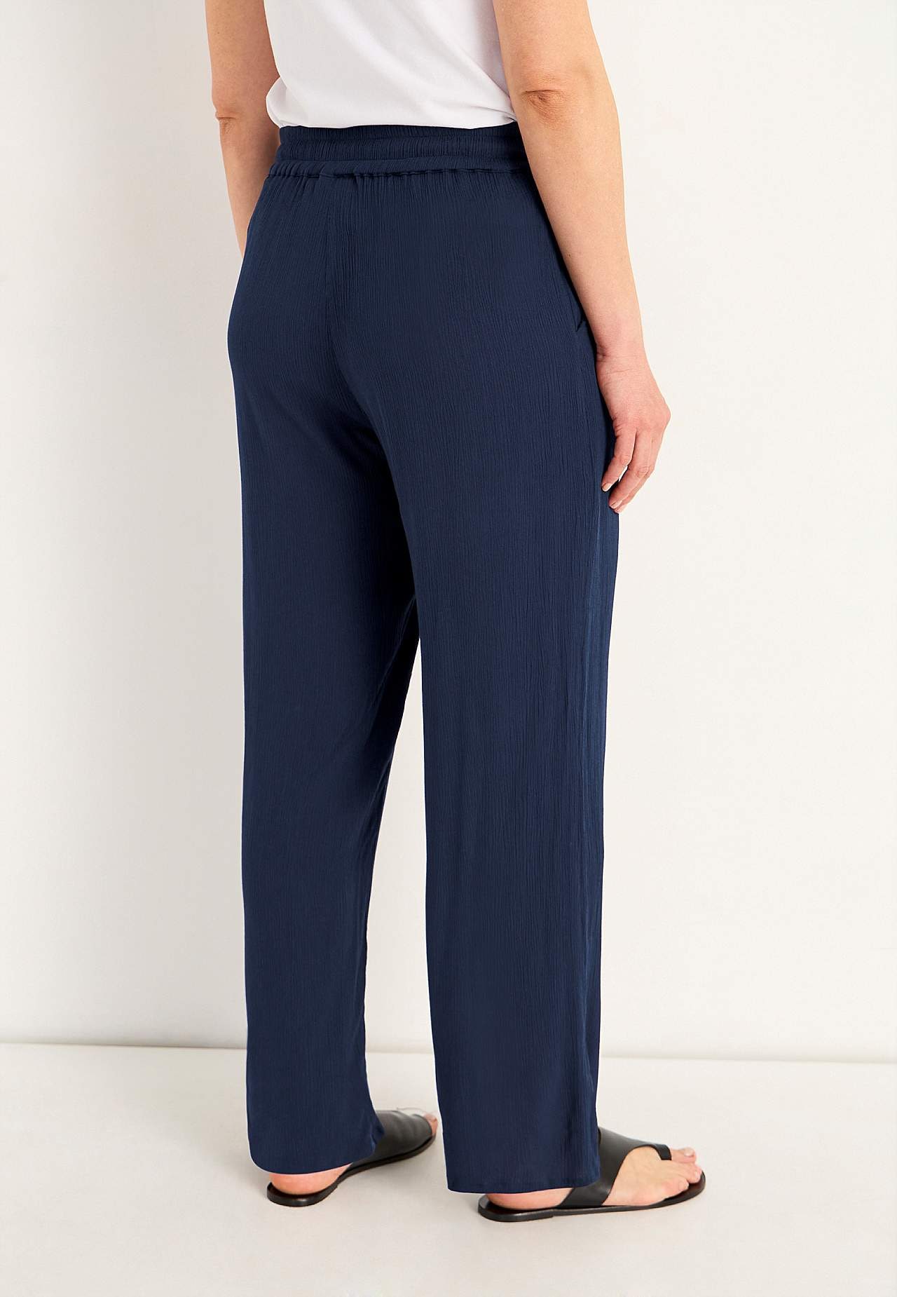 Trousers in viscose crepe