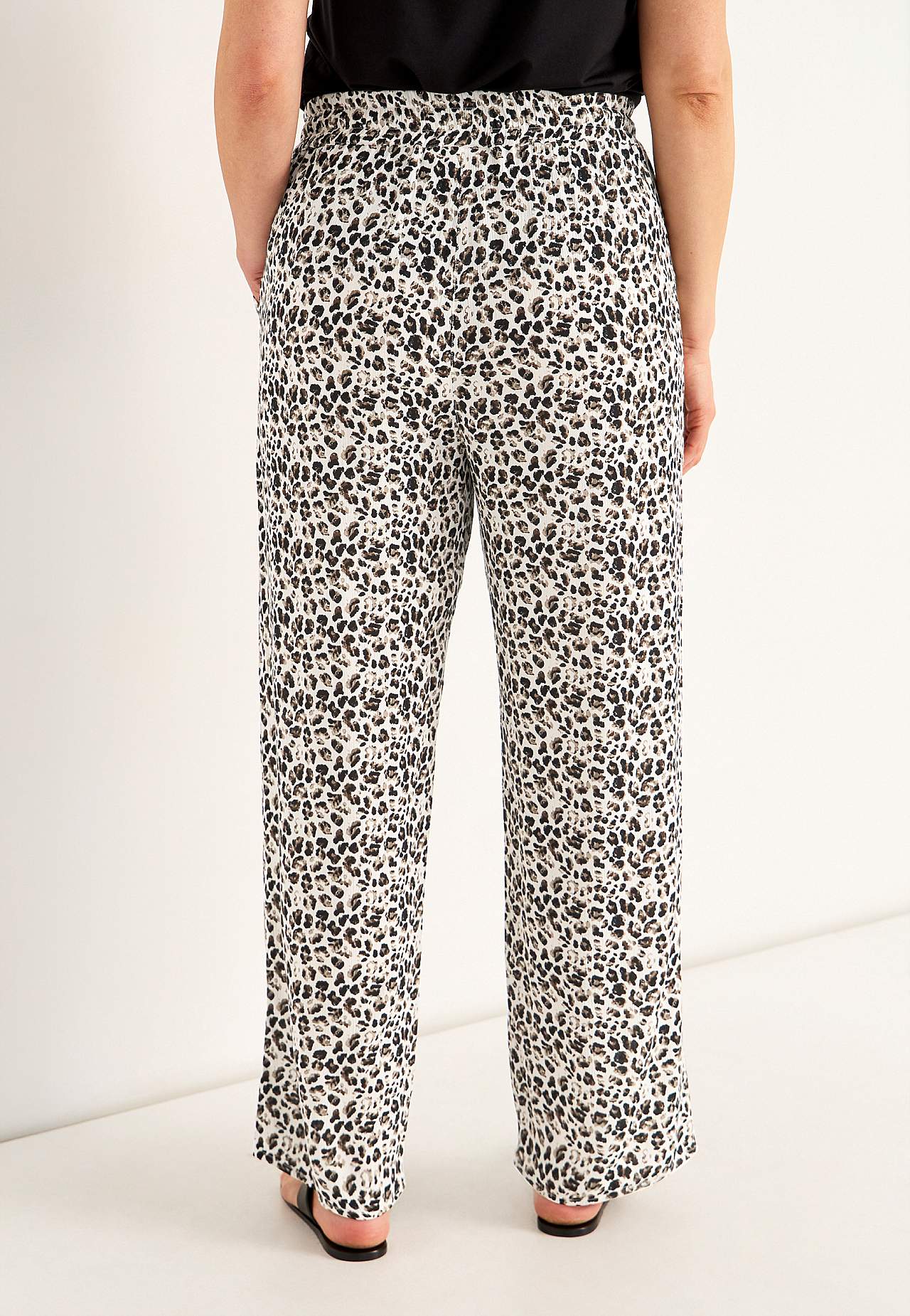 Trousers in viscose crepe