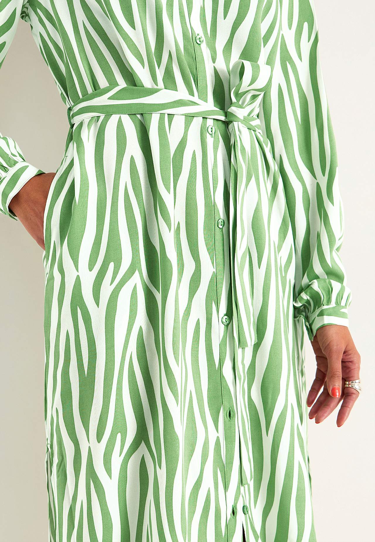 Woven dress with pockets