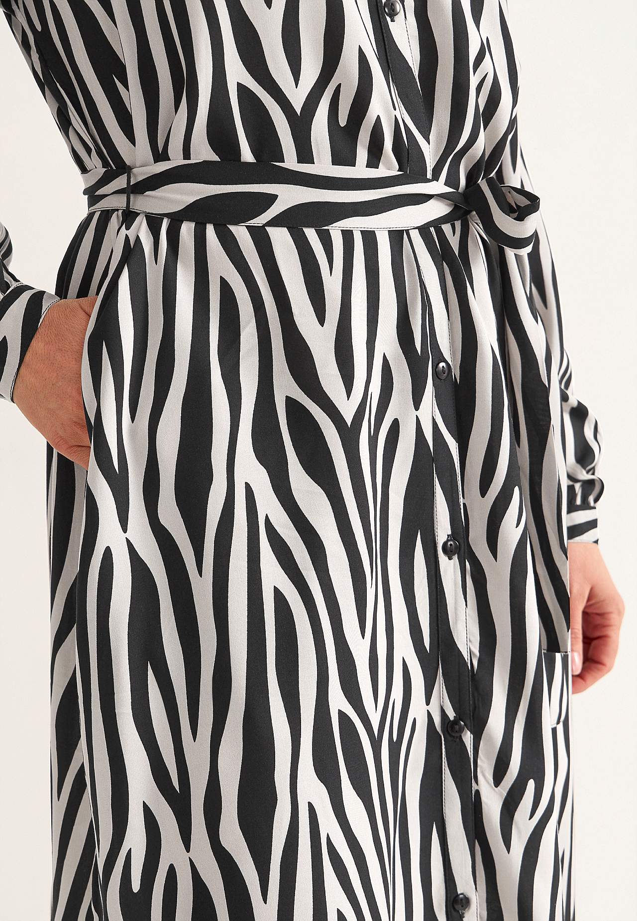 Woven dress with pockets