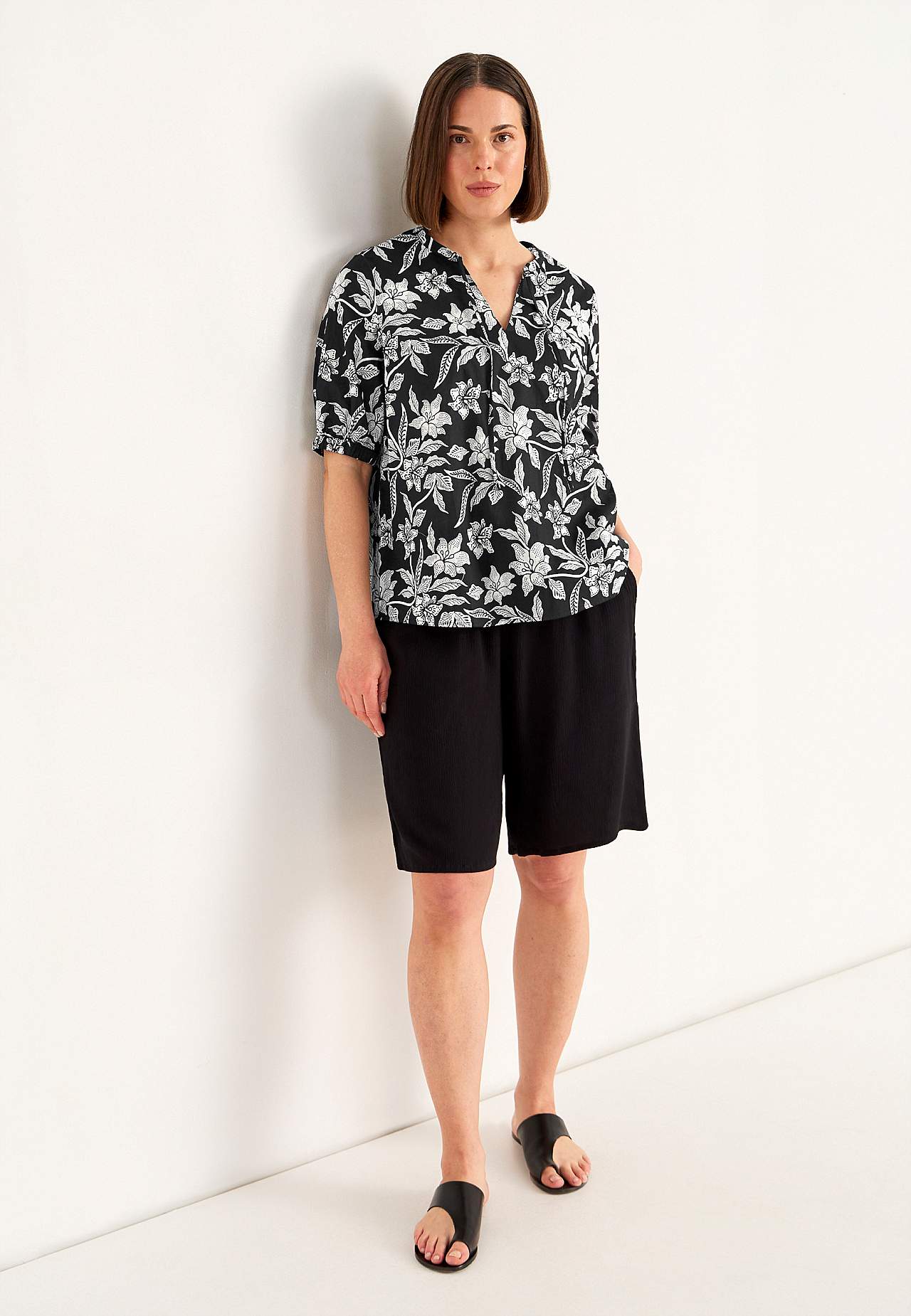 Woven, patterned blouse