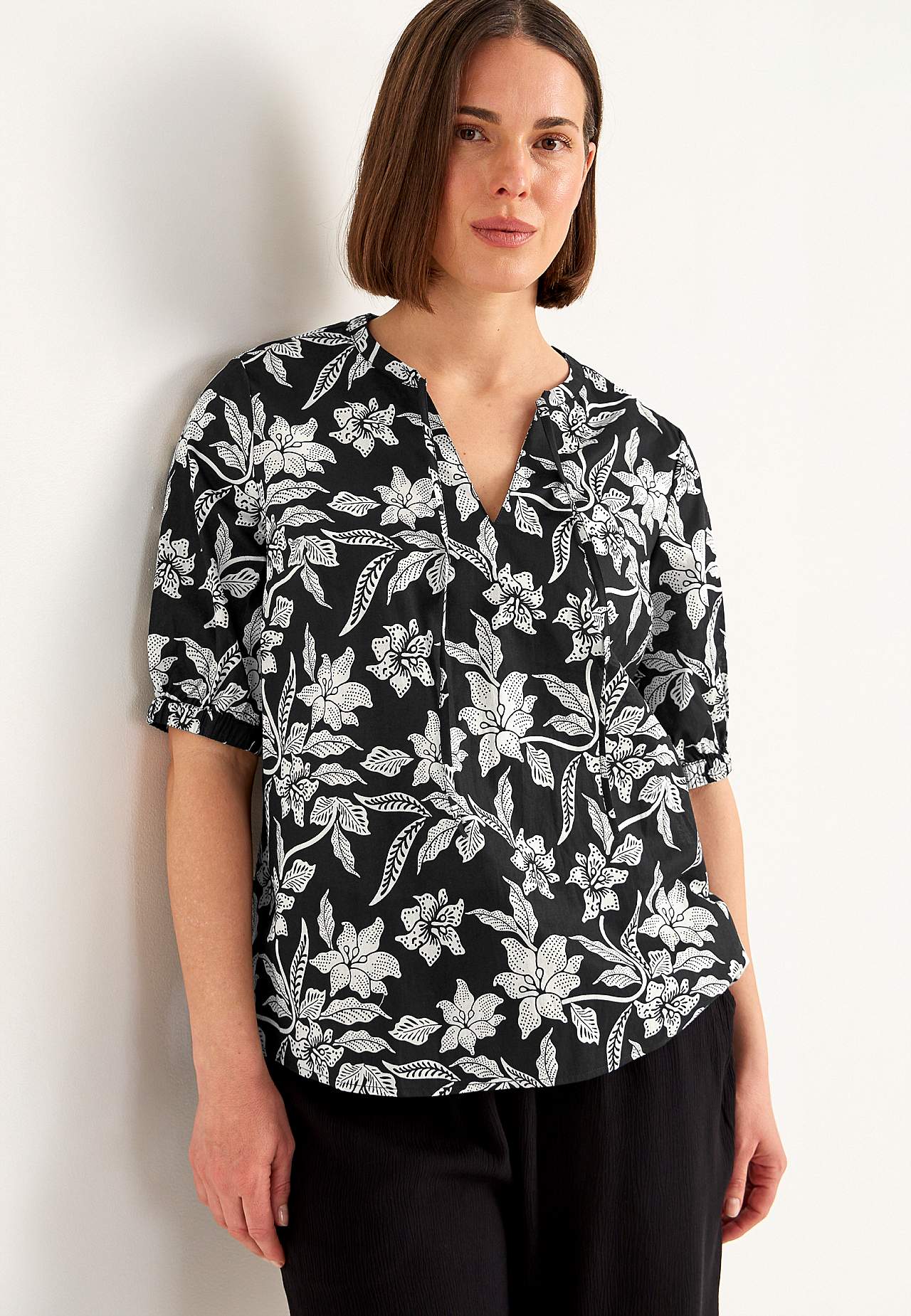 Woven, patterned blouse
