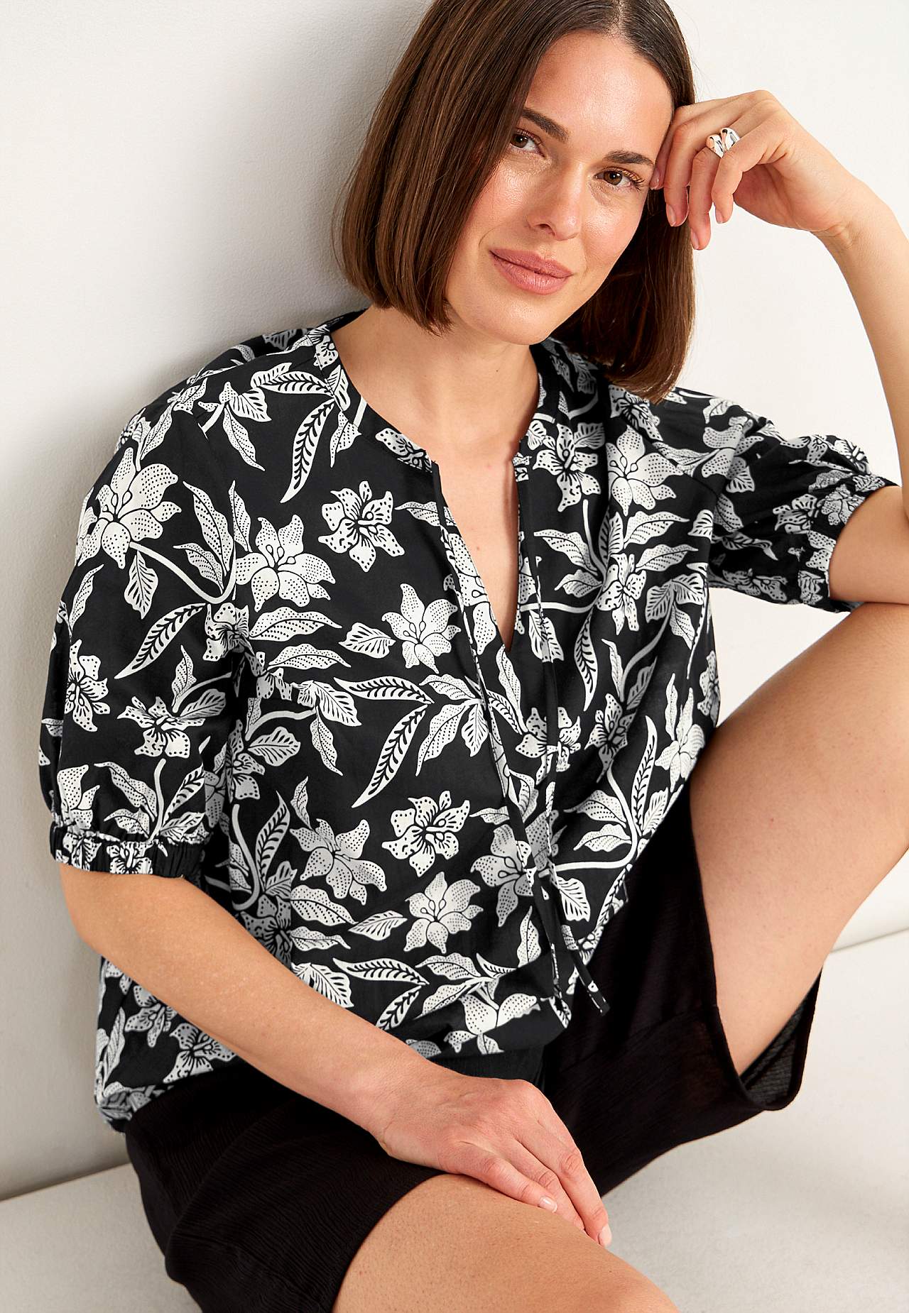 Woven, patterned blouse