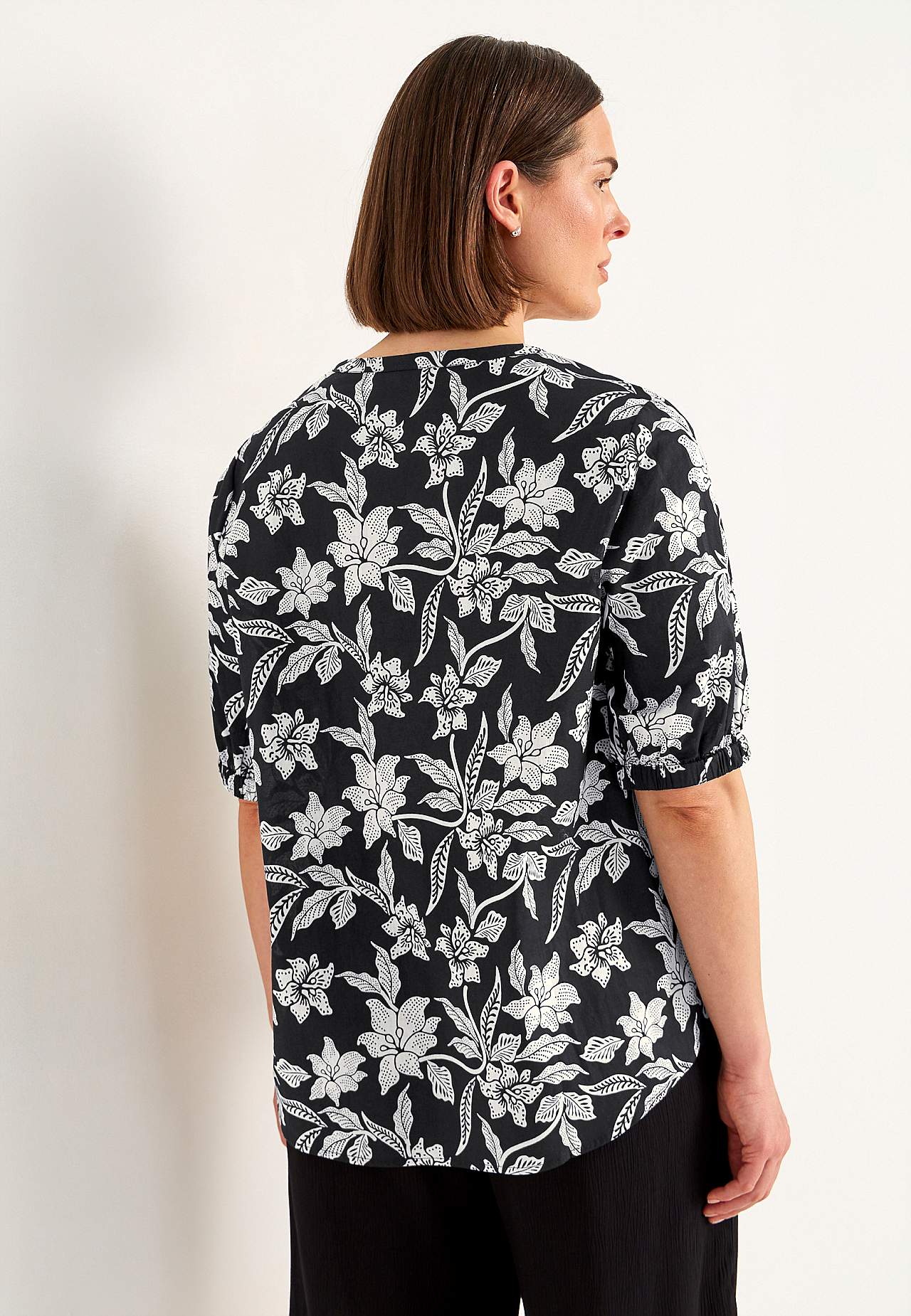 Woven, patterned blouse