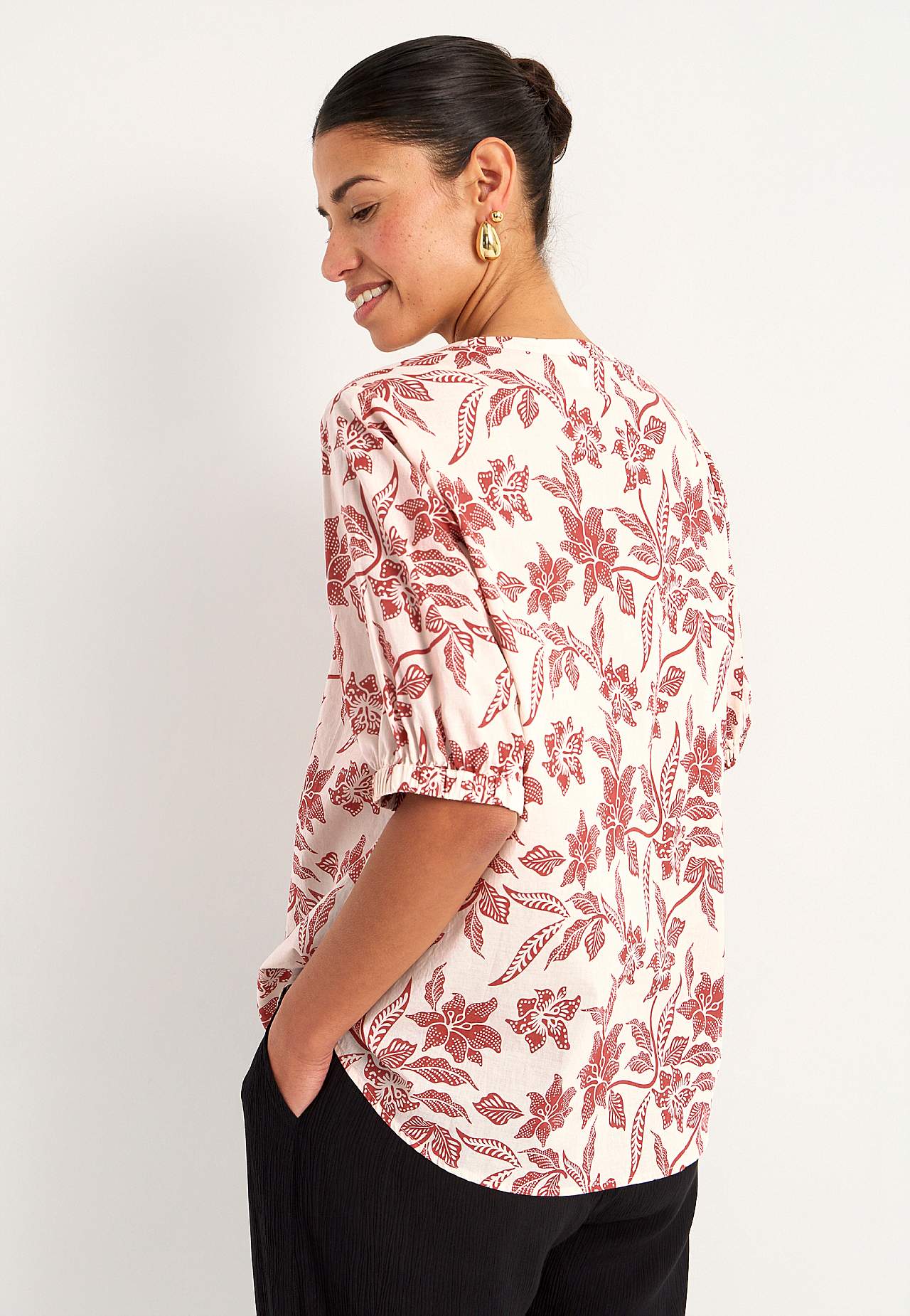 Woven, patterned blouse