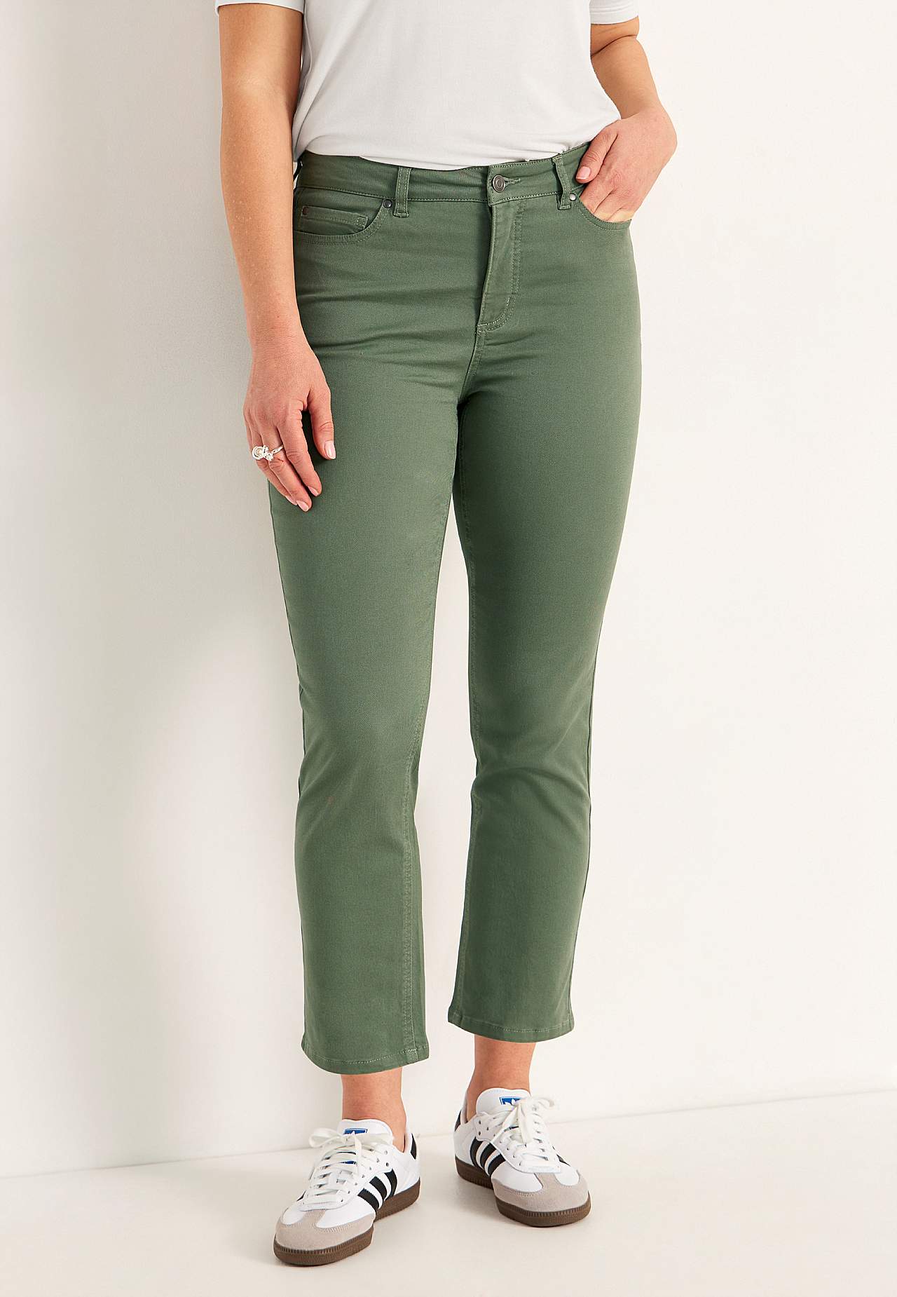 Slightly slimmer ankle jeans