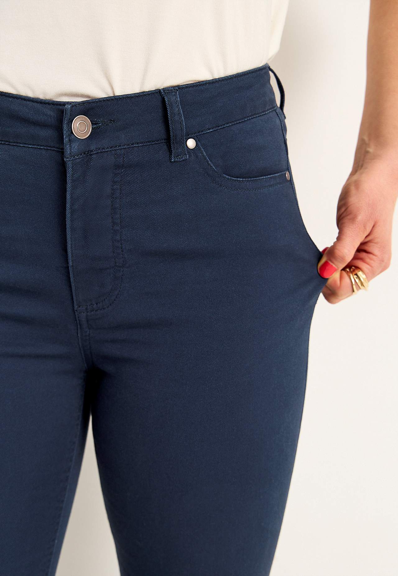 Slightly slimmer ankle jeans