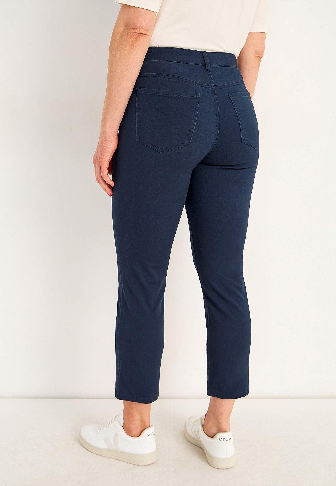 Slightly slimmer ankle jeans
